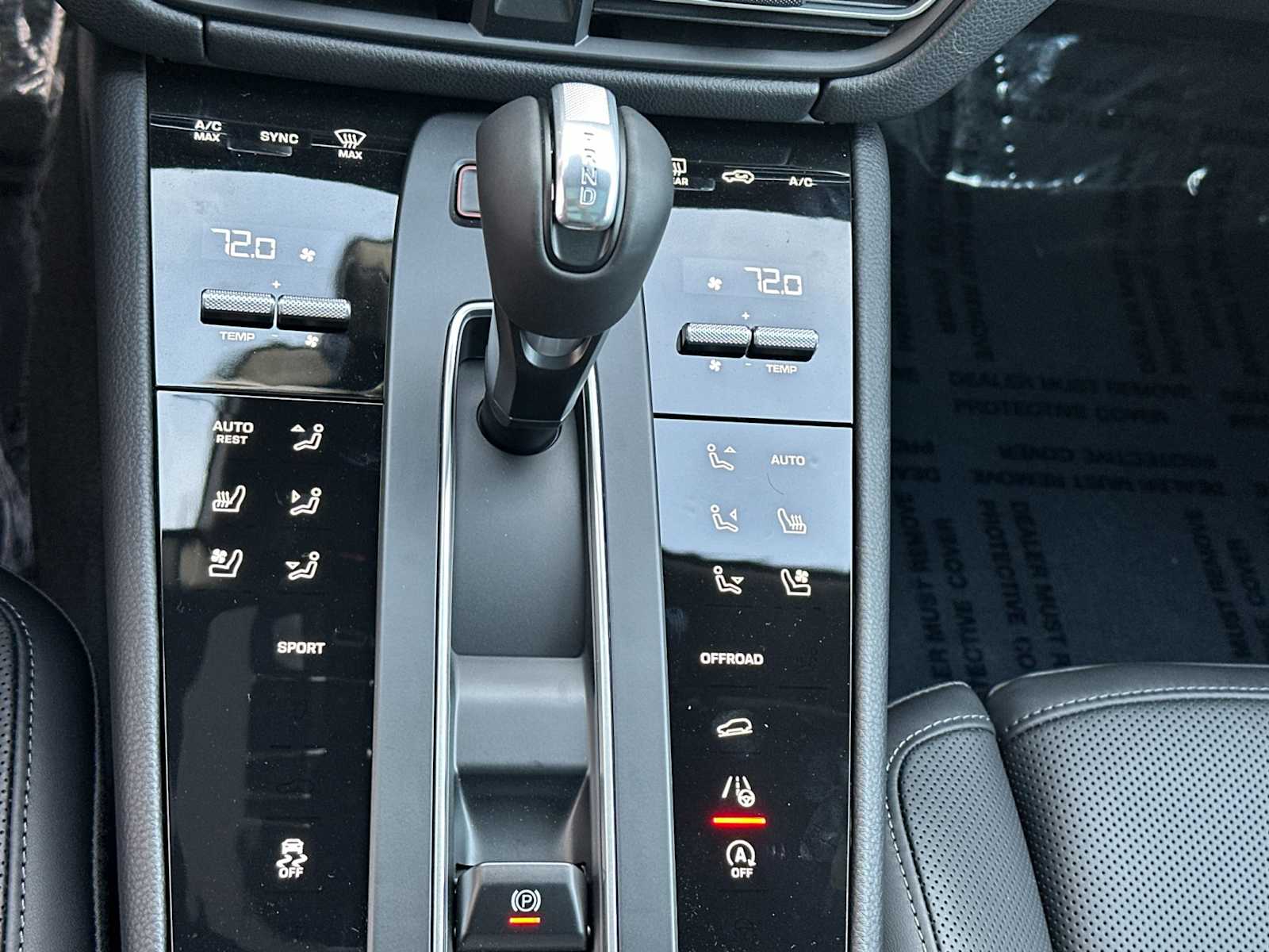 Thumbnail: 2026 Porsche Macan - 22