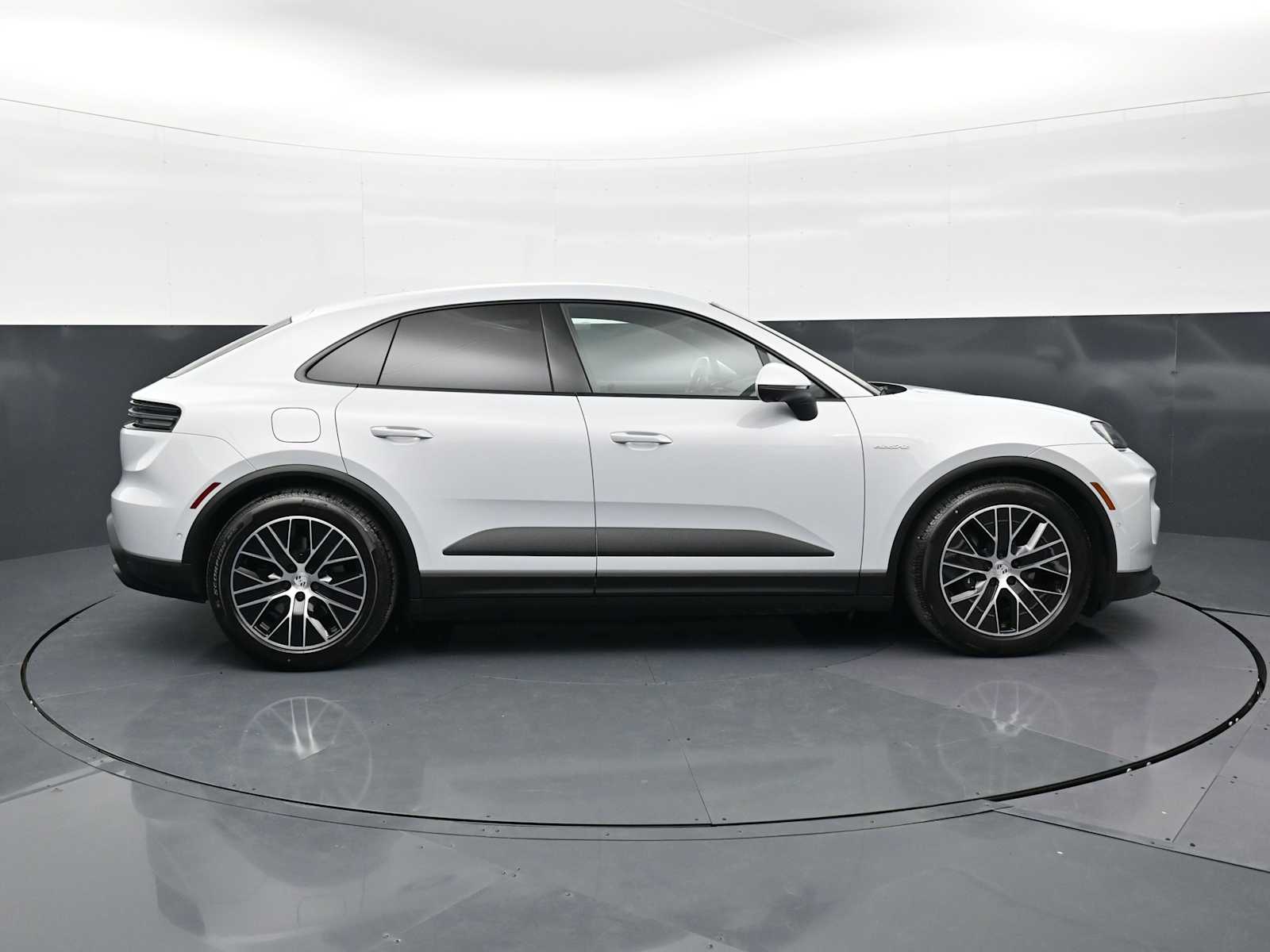 Thumbnail: 2026 Porsche Macan - 33