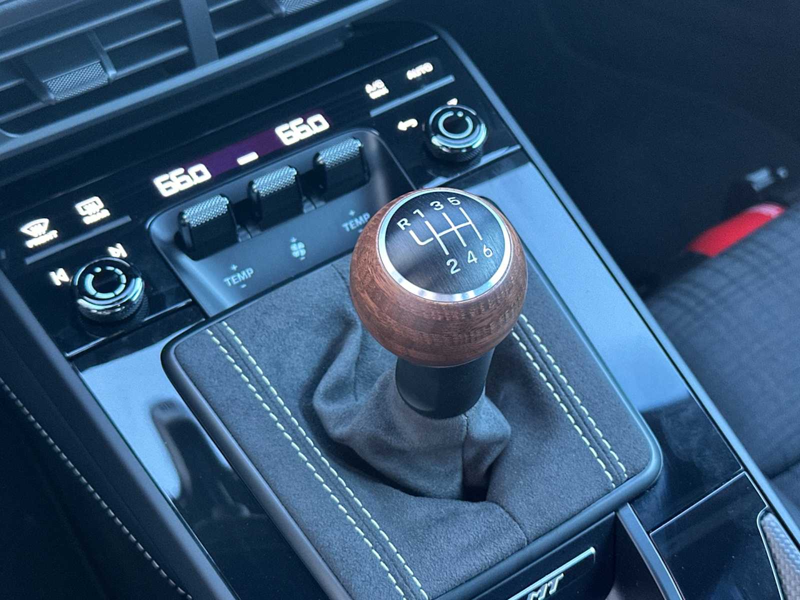 Thumbnail: 2025 Porsche 911 - 22