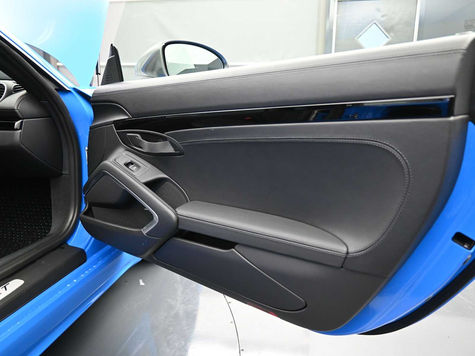 Thumbnail: 2022 Porsche 718 Cayman - 23