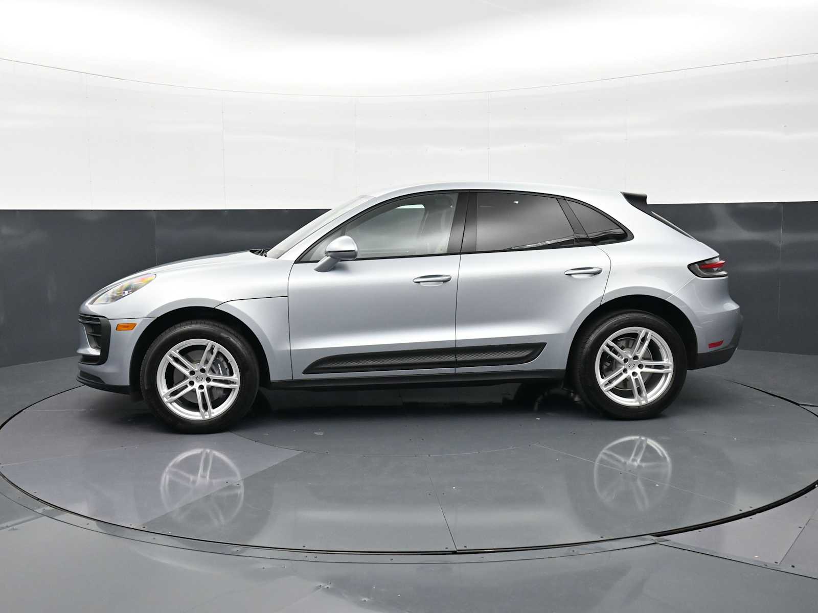 Thumbnail: 2025 Porsche Macan - 2