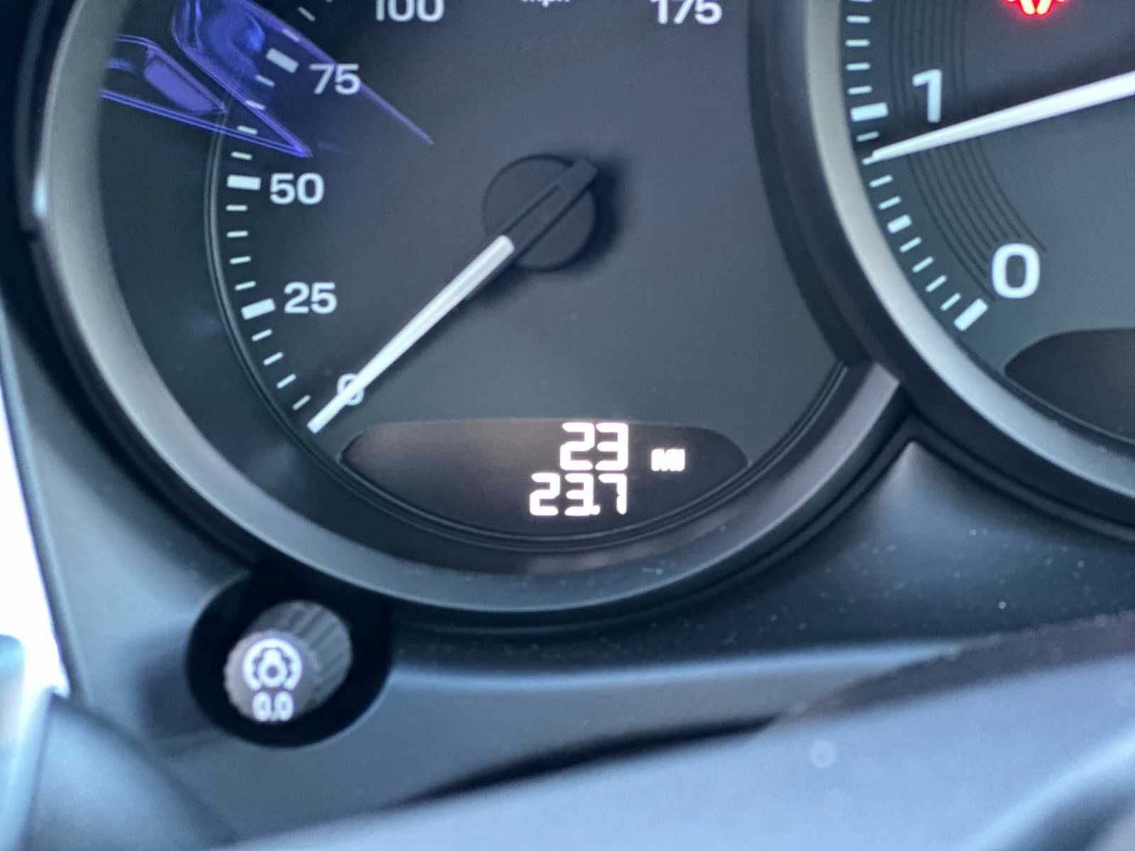 Thumbnail: 2026 Porsche Macan - 27