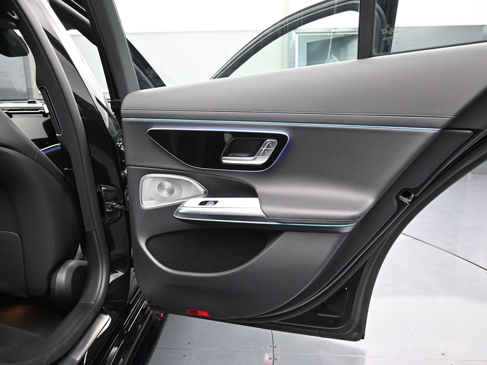 Thumbnail: 2025 Mercedes-Benz E-Class - 16