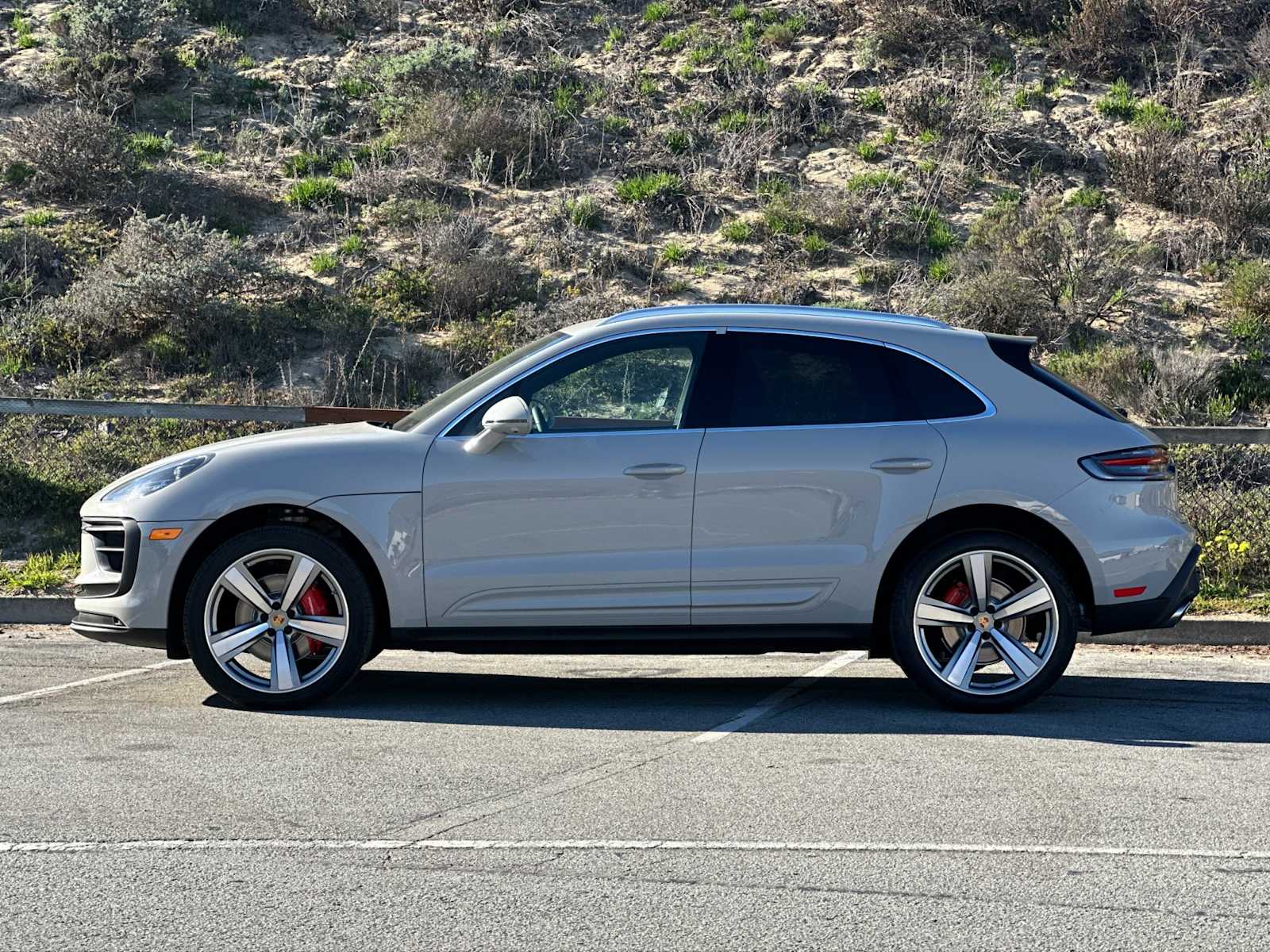 Thumbnail: 2026 Porsche Macan - 2