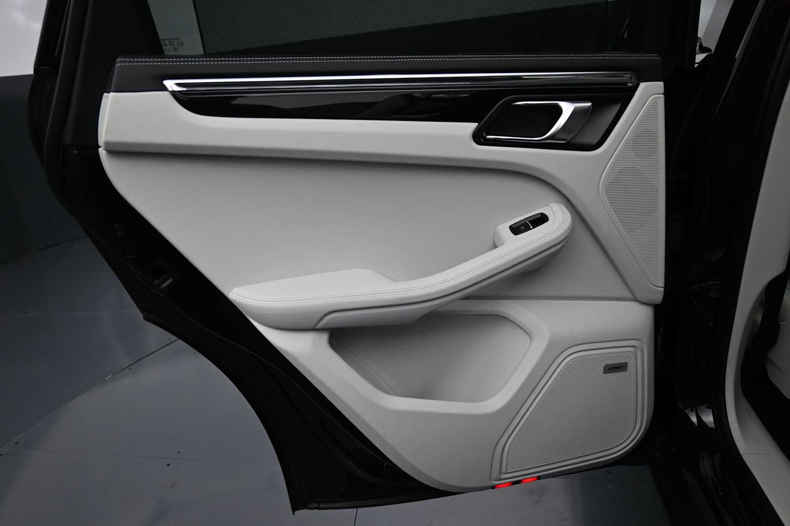 Thumbnail: 2026 Porsche Macan - 19