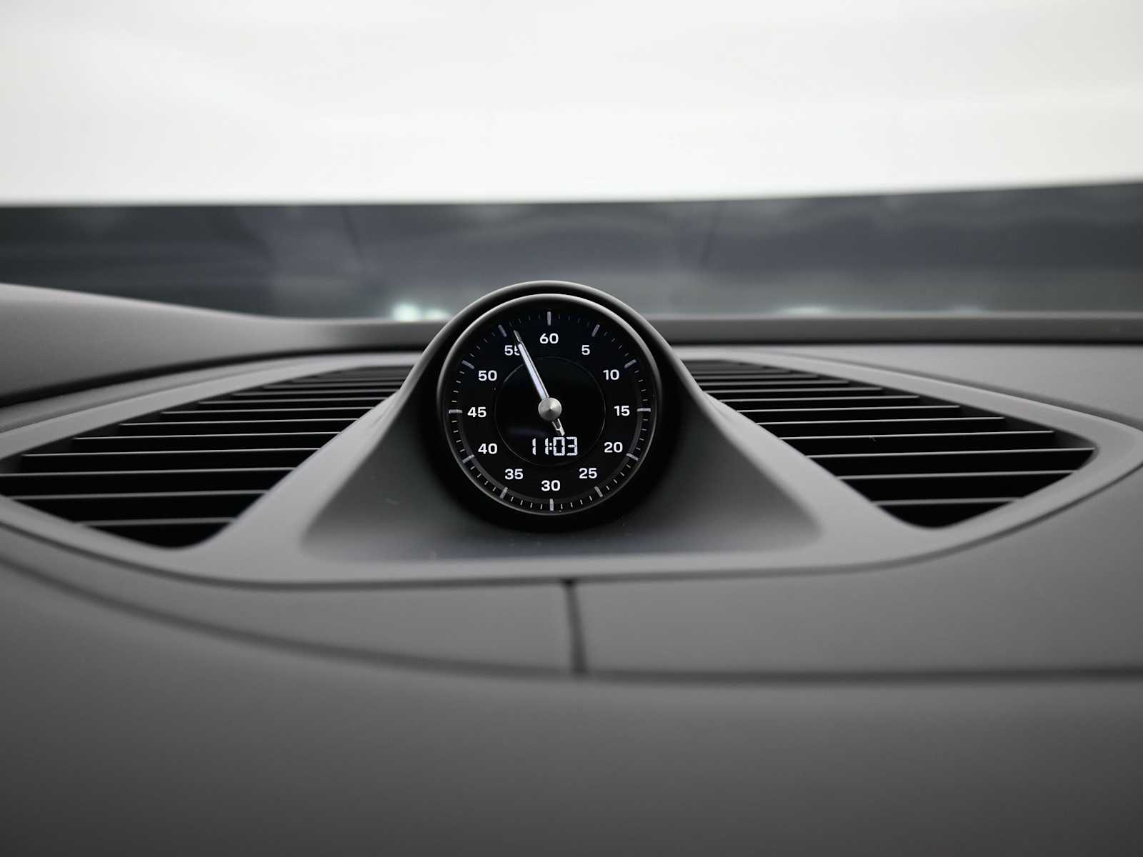 Thumbnail: 2025 Porsche Macan - 16