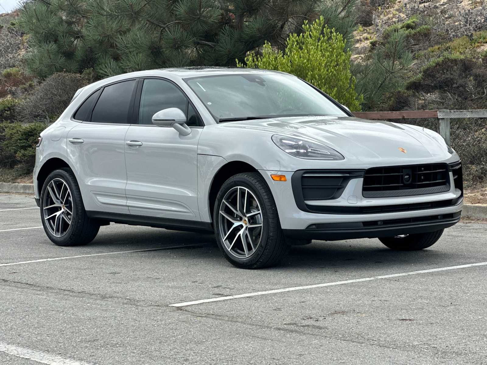 Thumbnail: 2026 Porsche Macan - 10