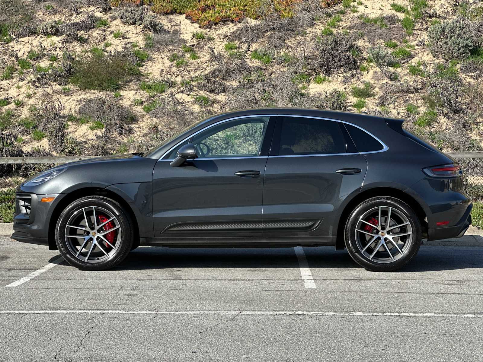 Thumbnail: 2025 Porsche Macan - 2