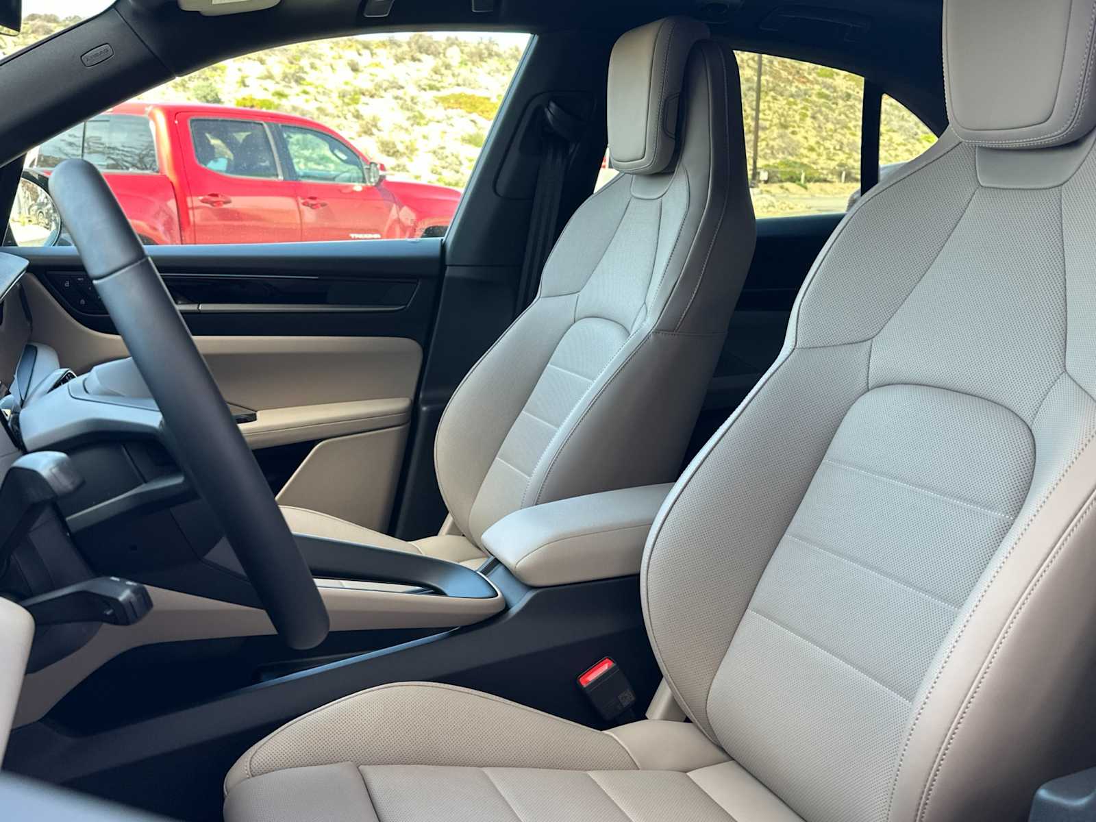 Thumbnail: 2026 Porsche Macan - 5