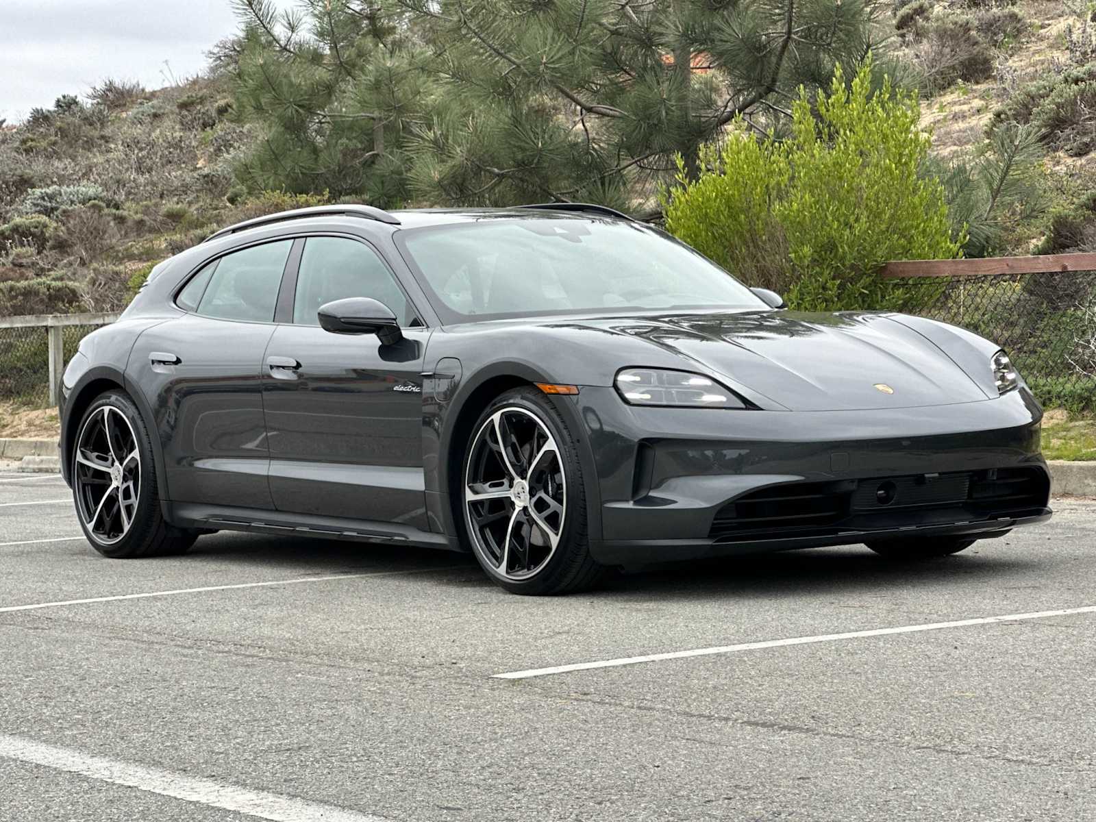 Thumbnail: 2025 Porsche Taycan - 10