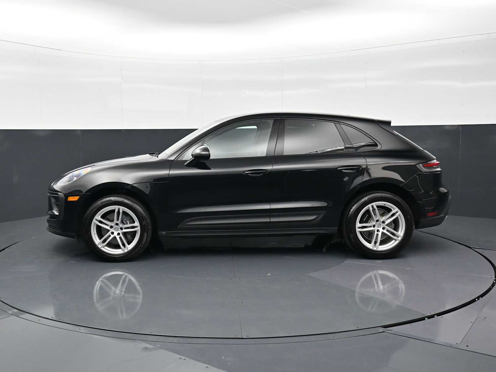 Thumbnail: 2024 Porsche Macan - 2
