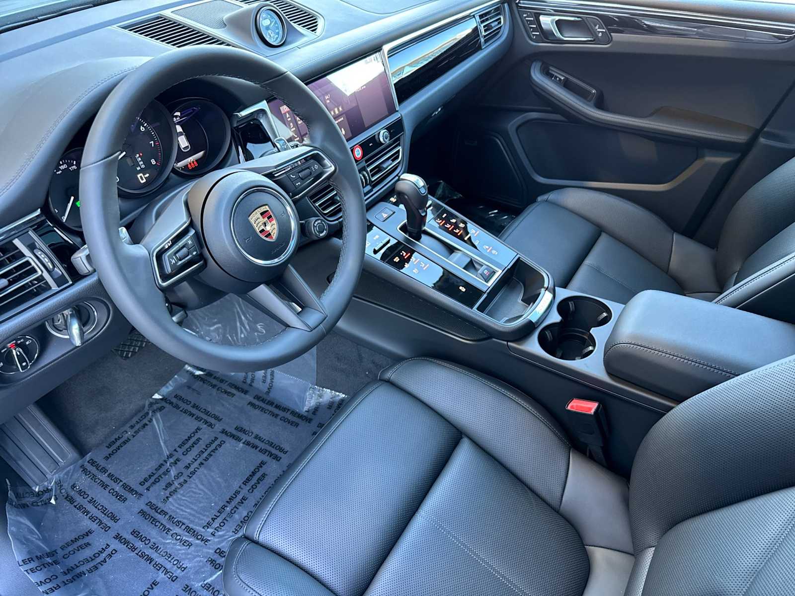 Thumbnail: 2026 Porsche Macan - 4