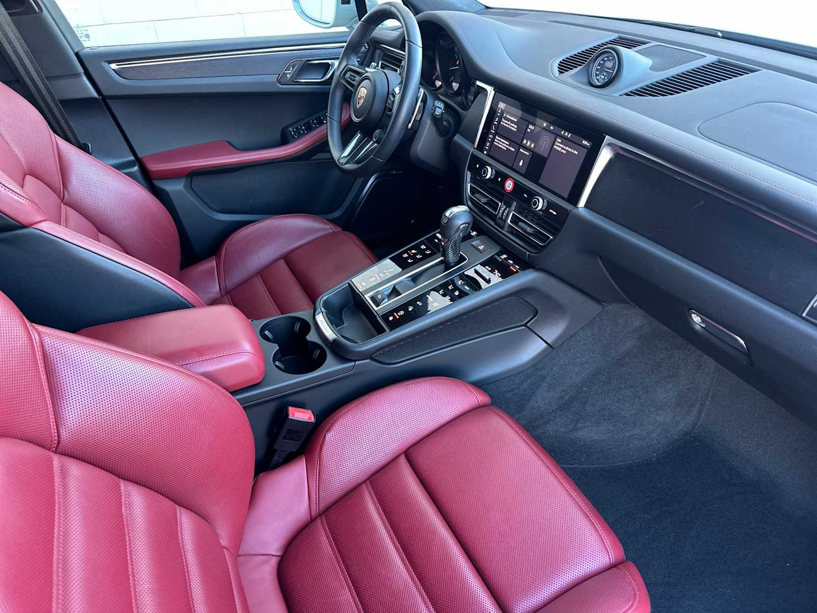 Thumbnail: 2025 Porsche Macan - 17