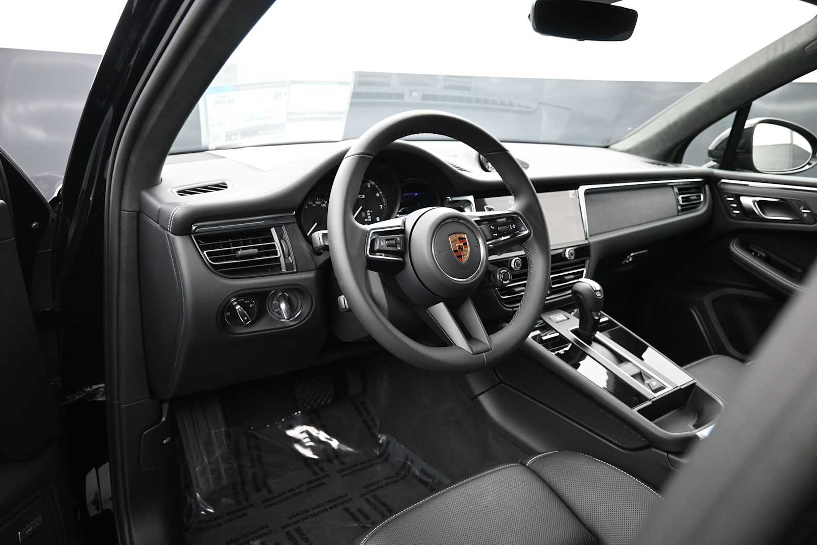 Thumbnail: 2026 Porsche Macan - 4