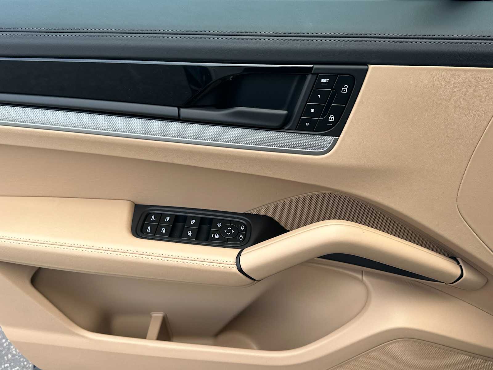 Thumbnail: 2025 Porsche Cayenne - 12