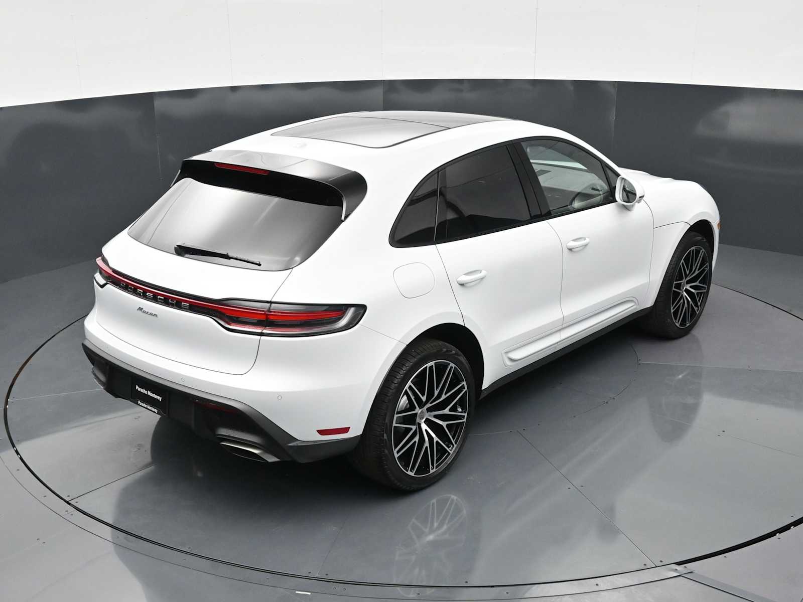 Thumbnail: 2026 Porsche Macan - 34