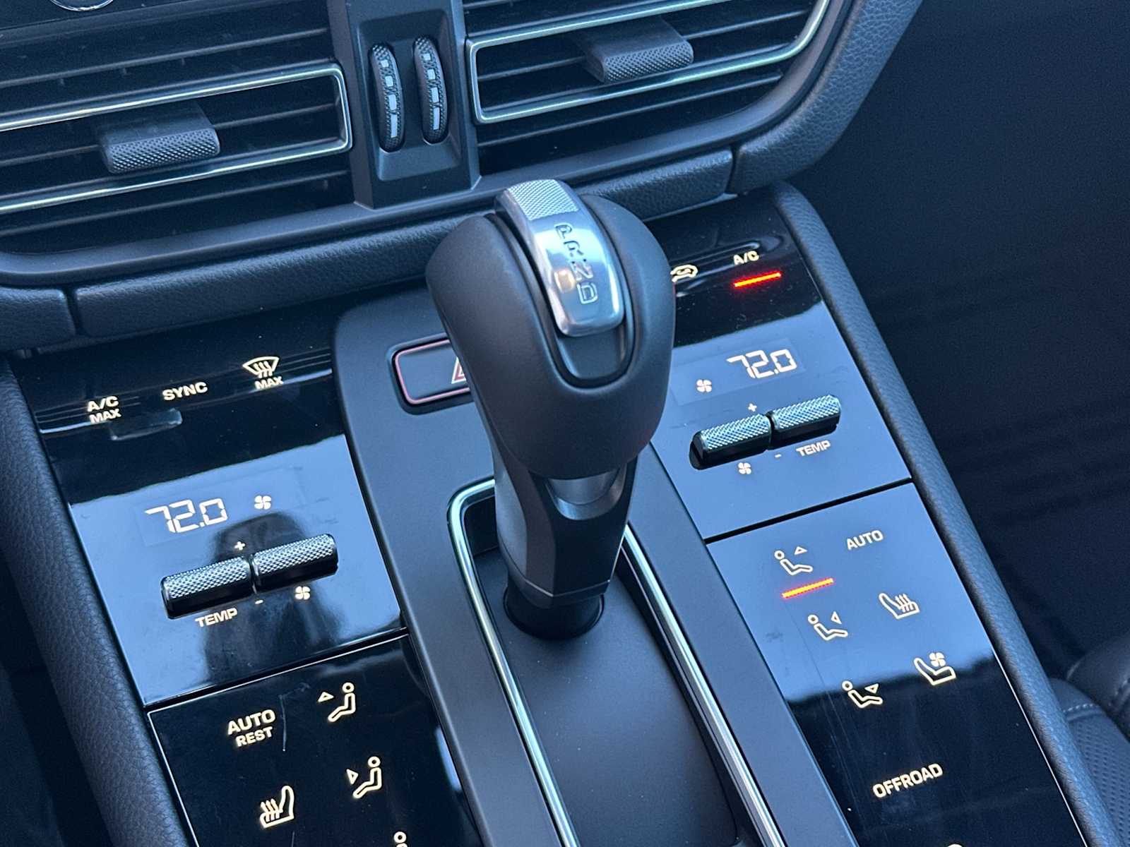 Thumbnail: 2026 Porsche Macan - 23