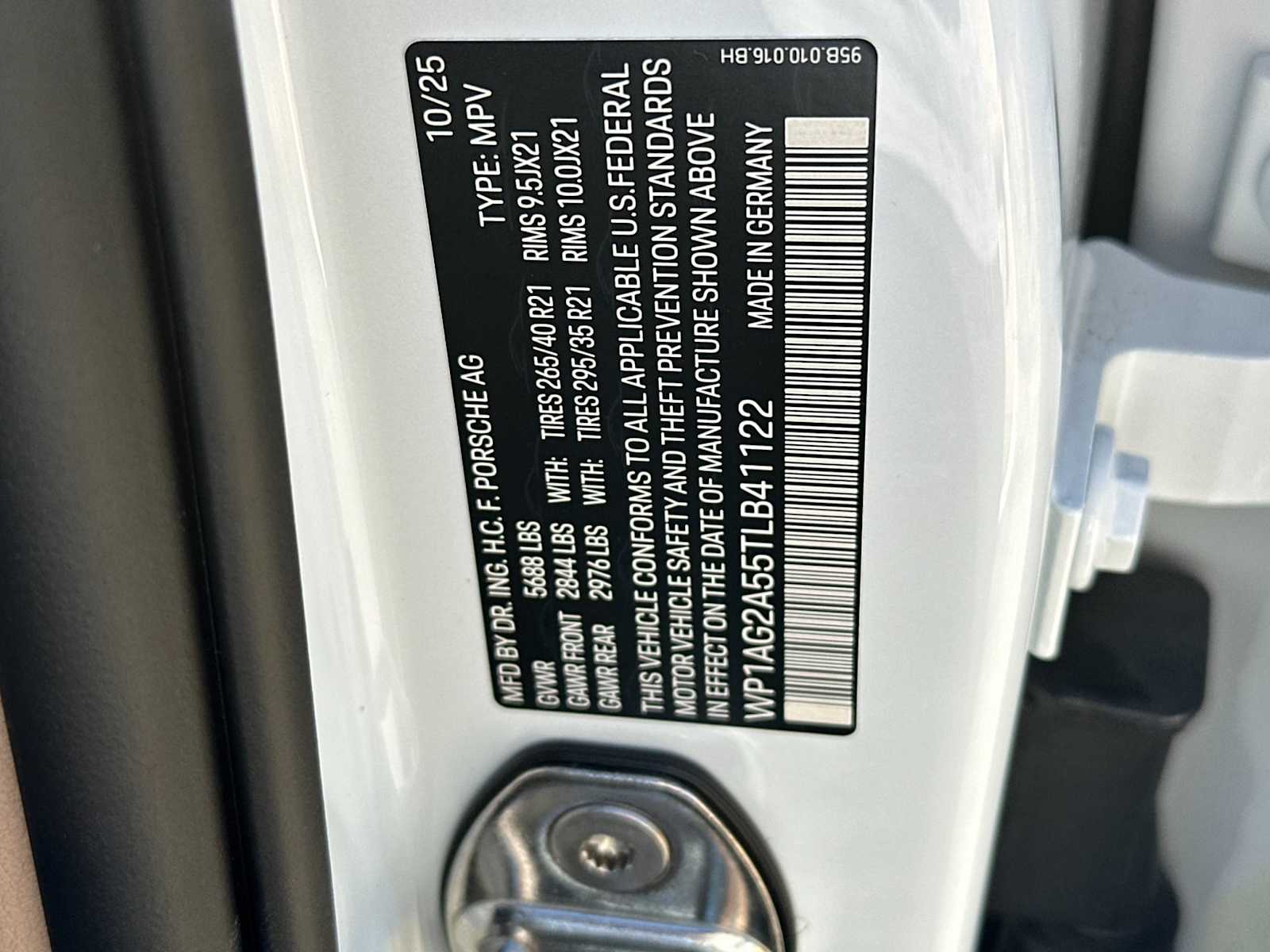 Thumbnail: 2026 Porsche Macan - 30