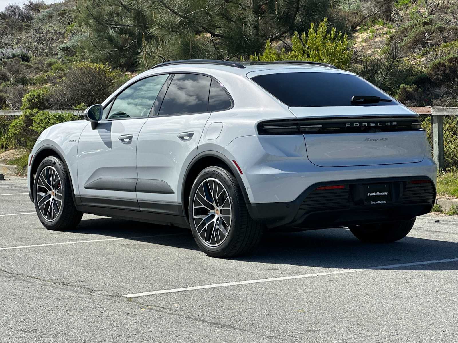 2025 Porsche Macan Electric photo 2