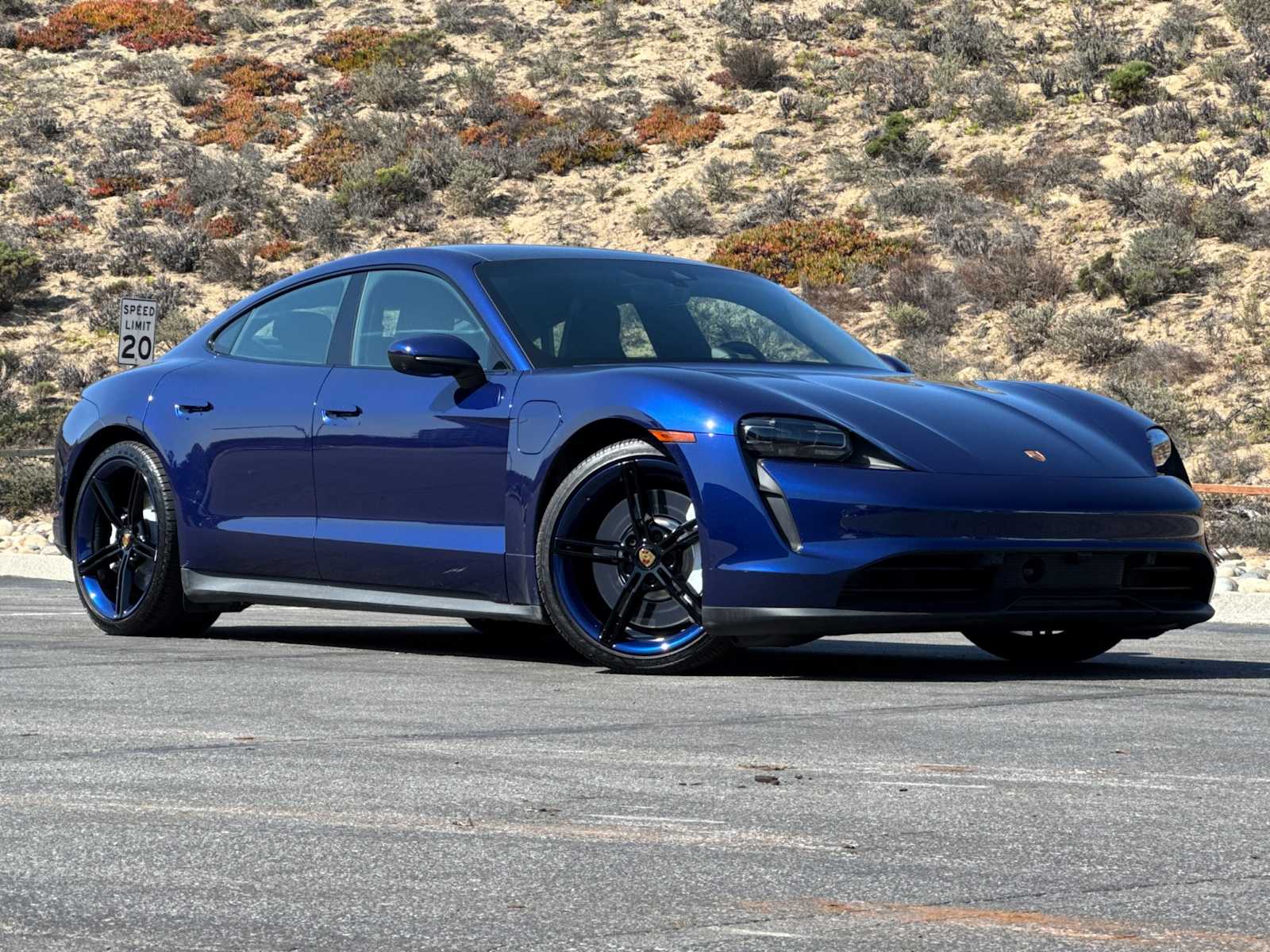 Thumbnail: 2022 Porsche Taycan - 10