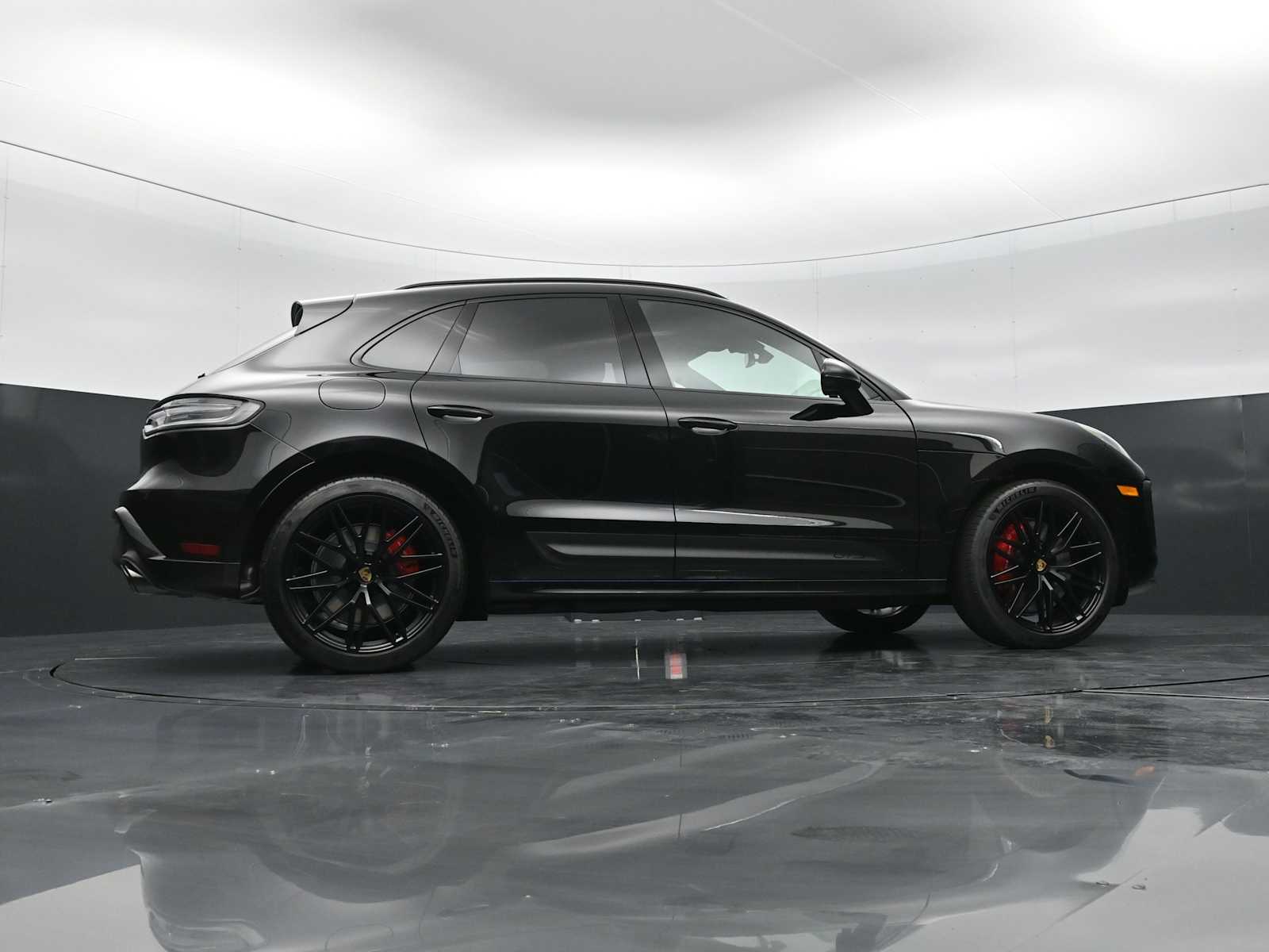Thumbnail: 2026 Porsche Macan - 43