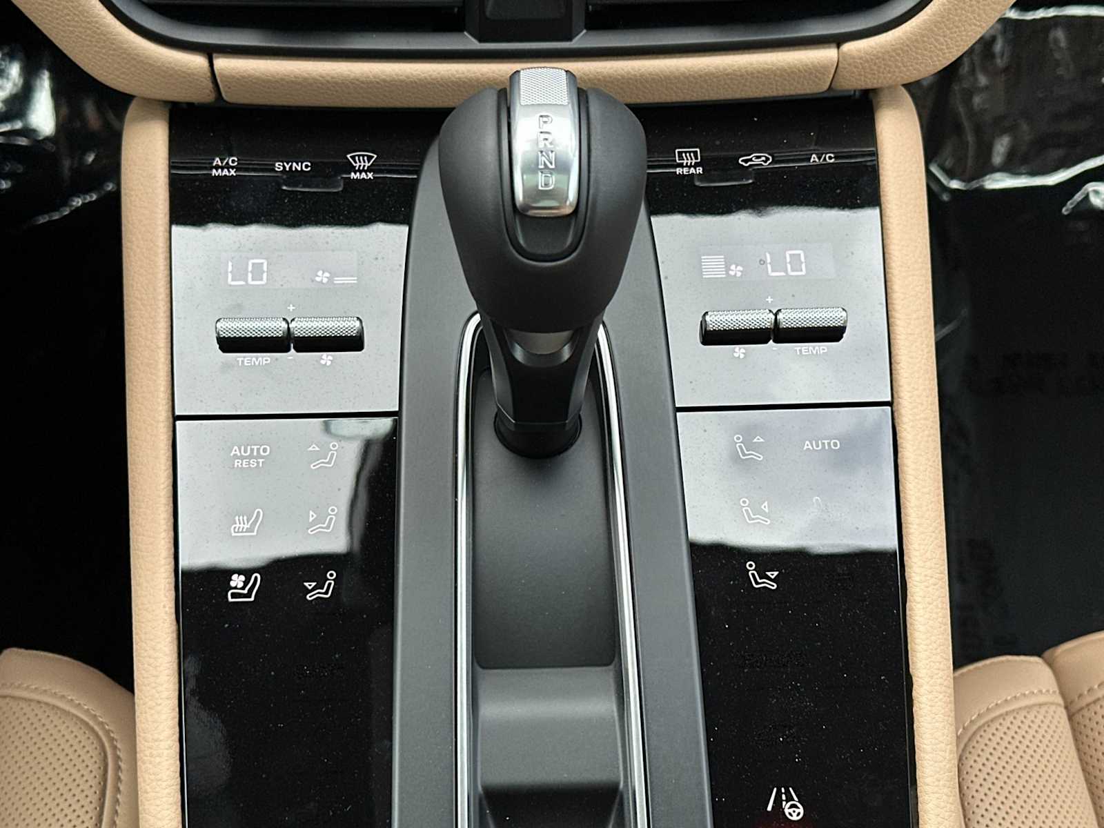 Thumbnail: 2025 Porsche Macan - 22