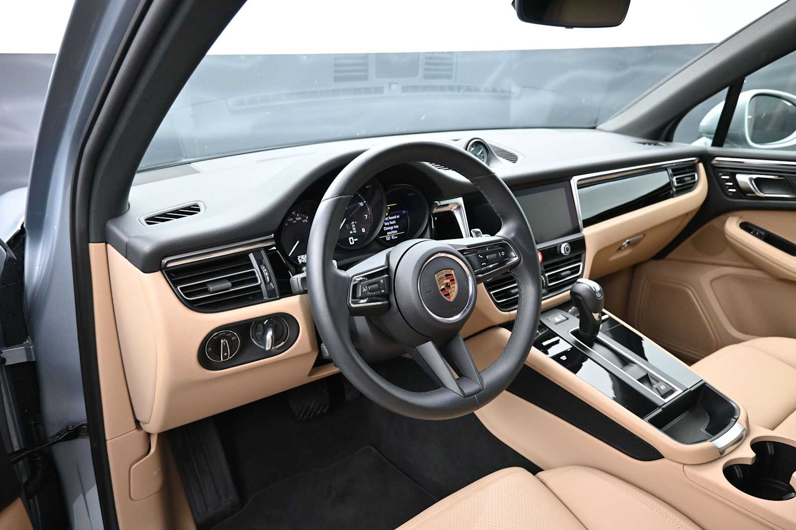 Thumbnail: 2025 Porsche Macan - 4