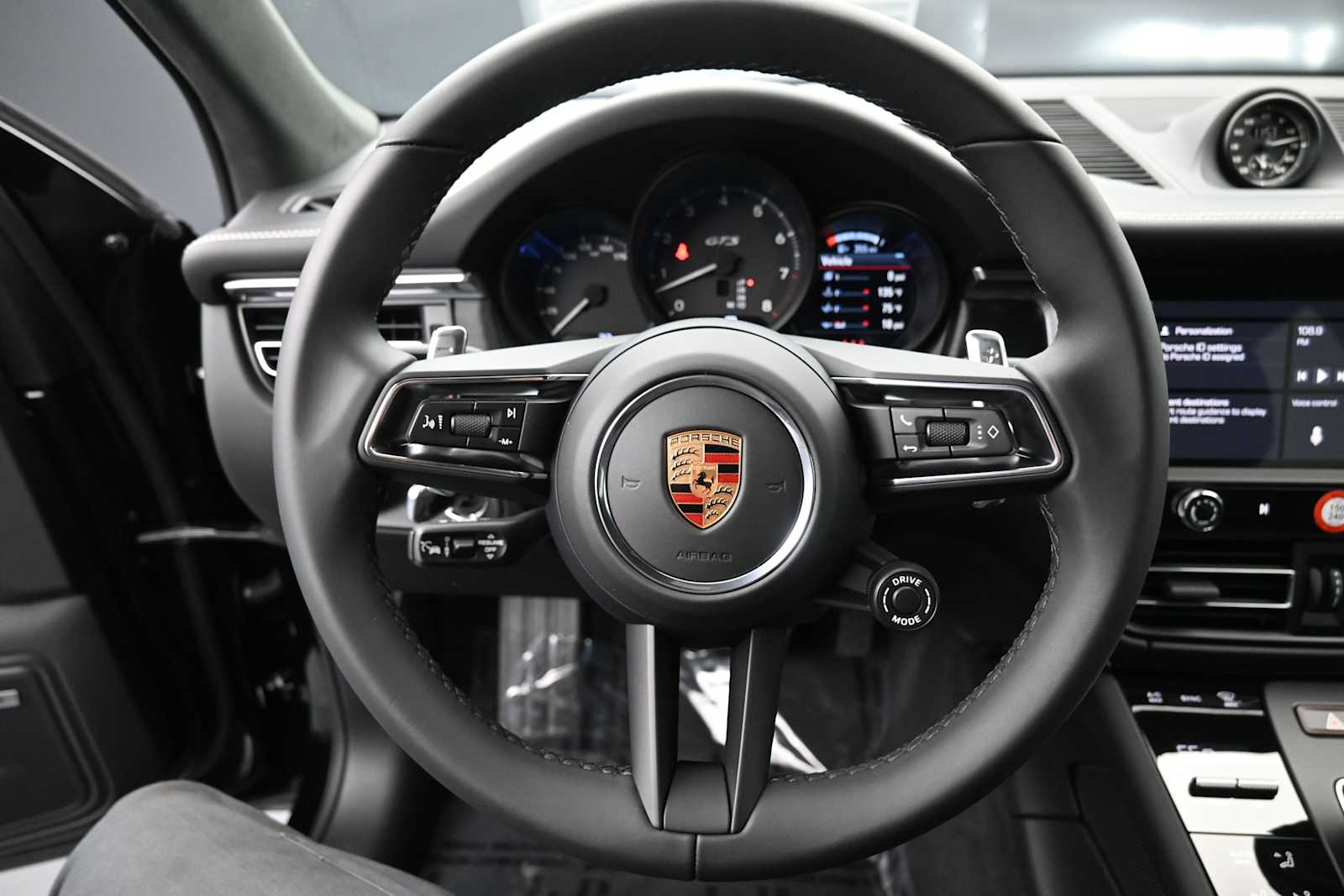 Thumbnail: 2026 Porsche Macan - 9