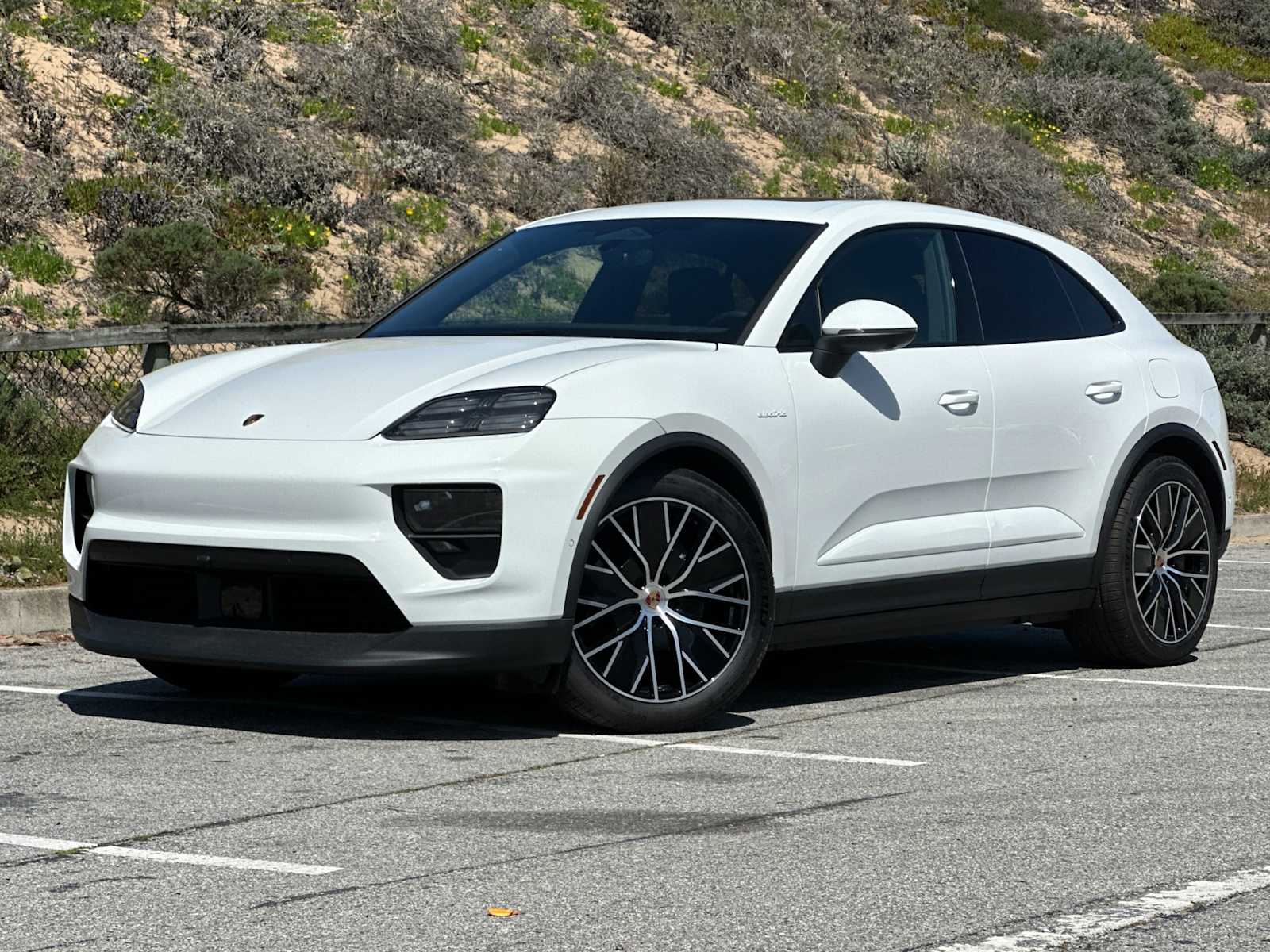 Thumbnail: 2025 Porsche Macan - 1