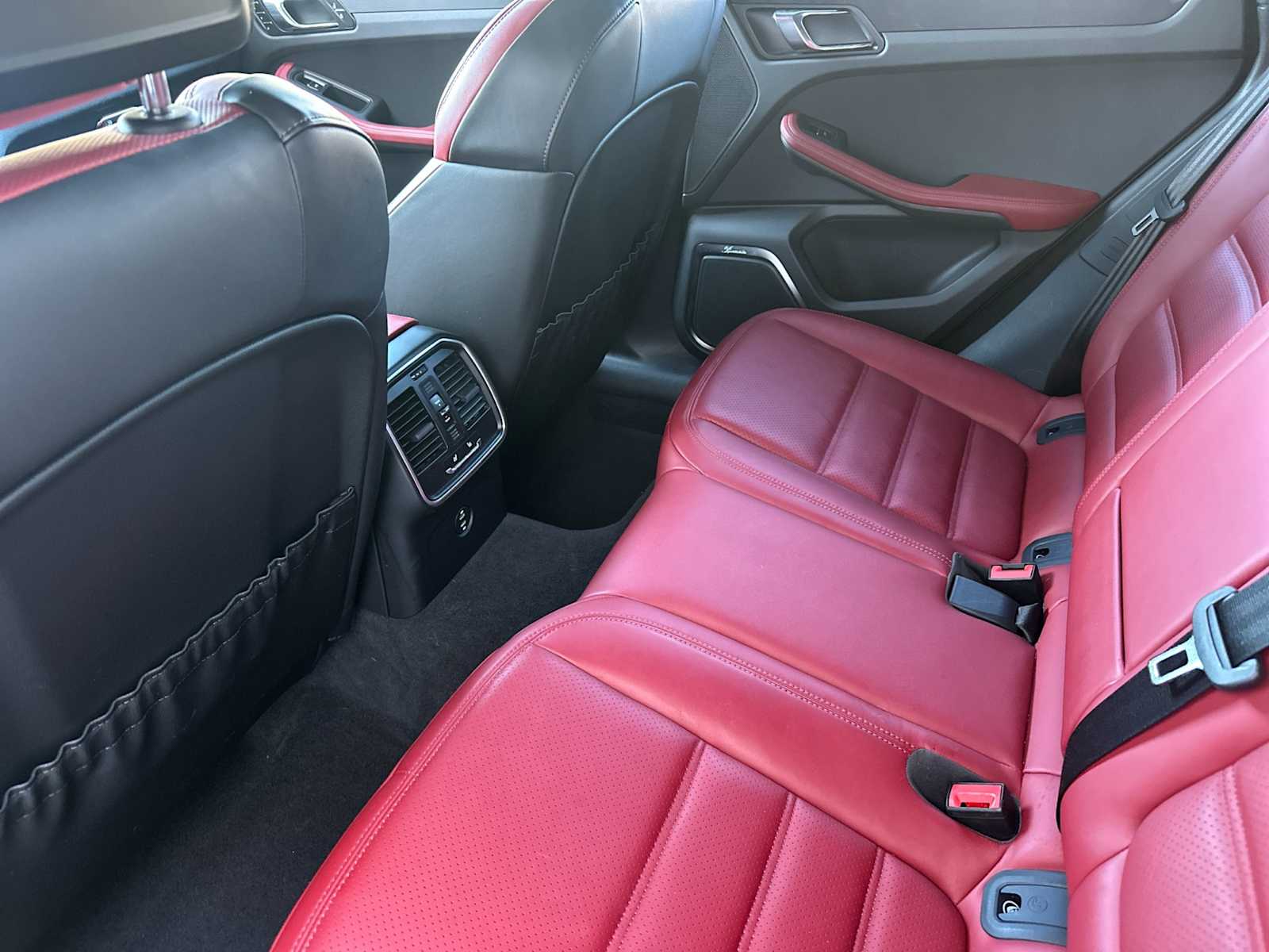 Thumbnail: 2025 Porsche Macan - 14