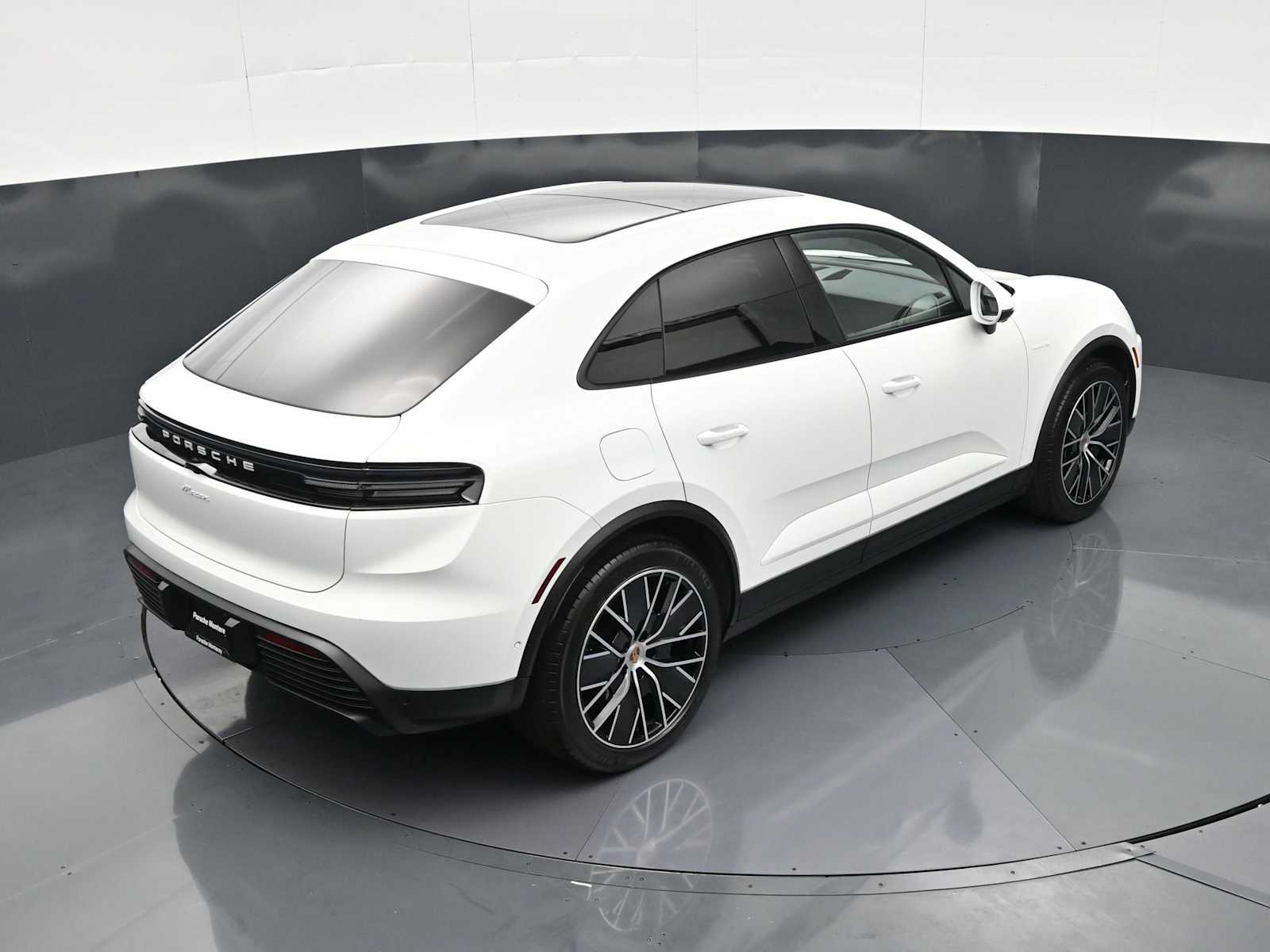 Thumbnail: 2025 Porsche Macan - 33