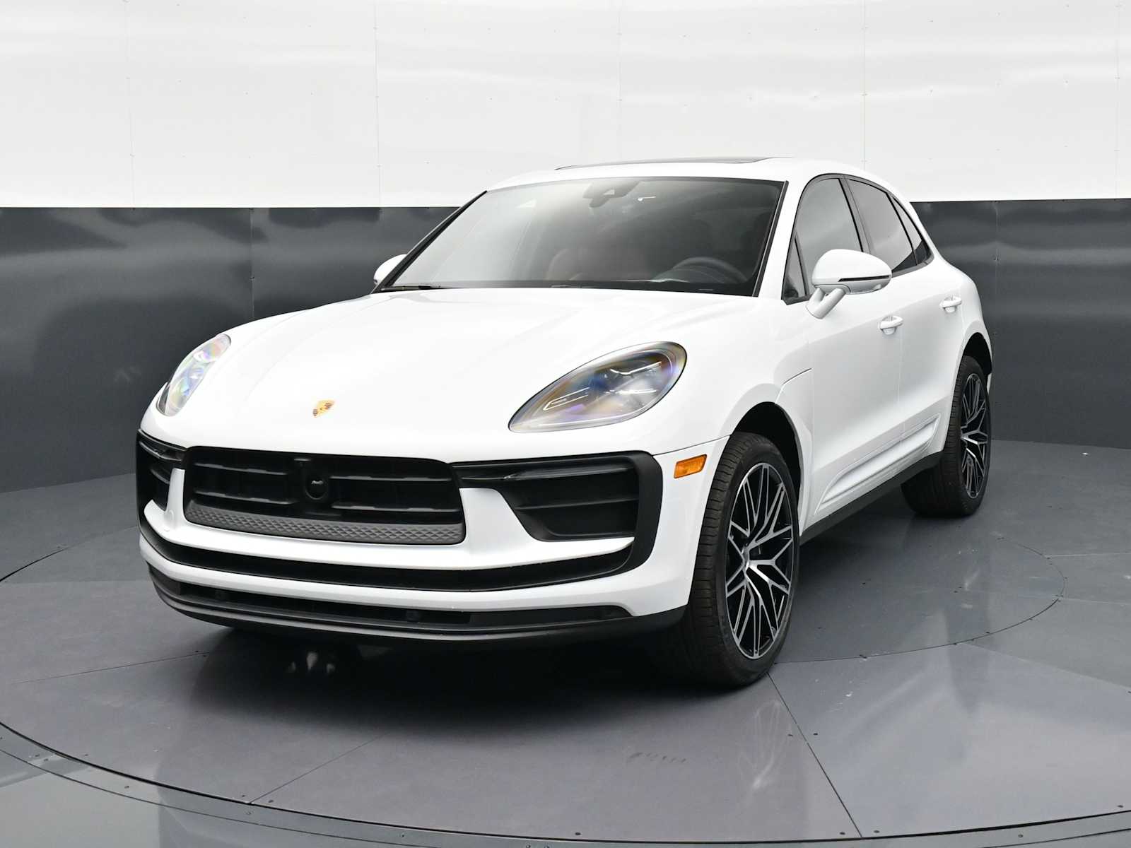 Thumbnail: 2026 Porsche Macan - 29