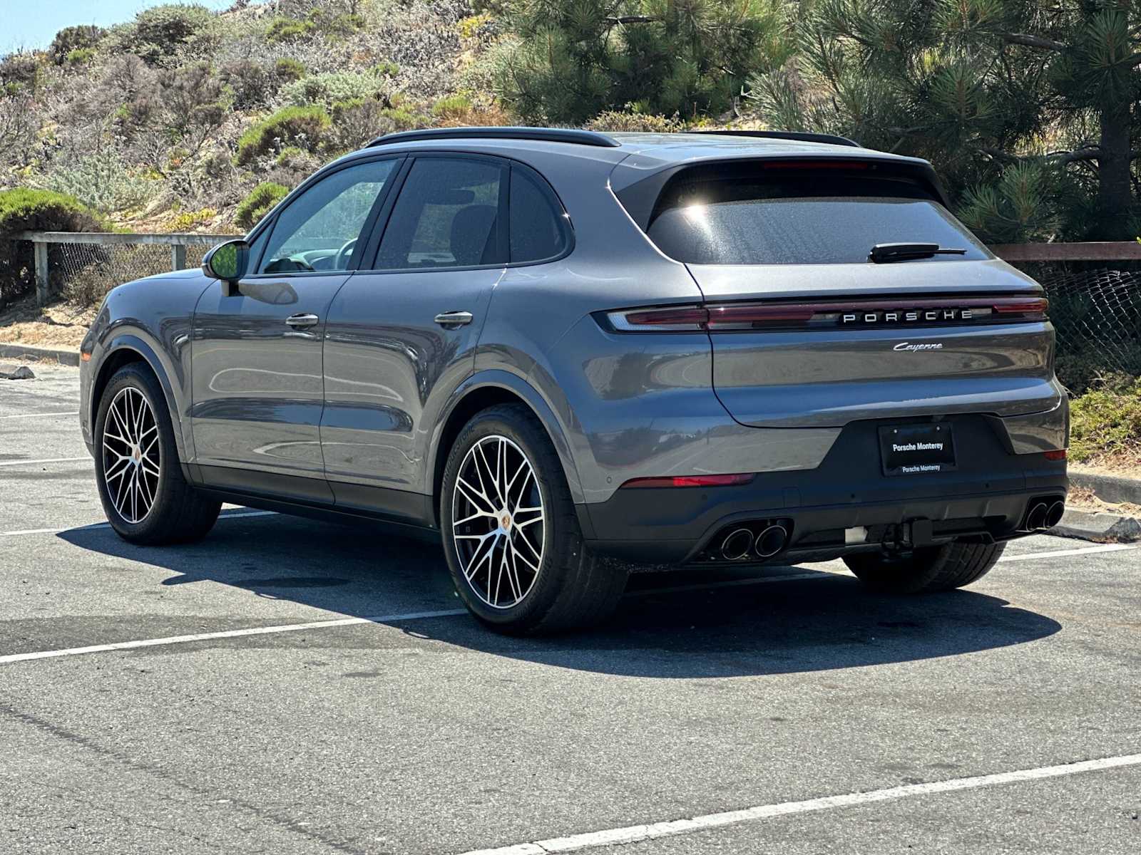 2025 Porsche Cayenne photo 3