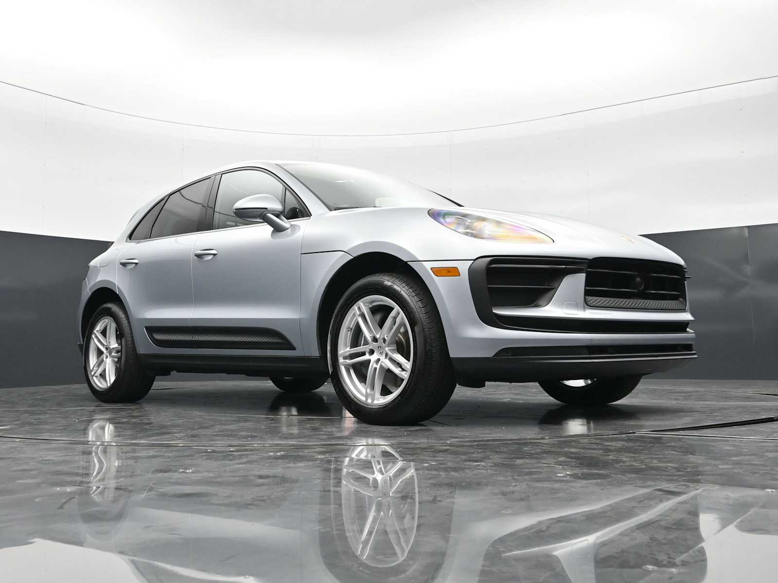 Thumbnail: 2025 Porsche Macan - 42