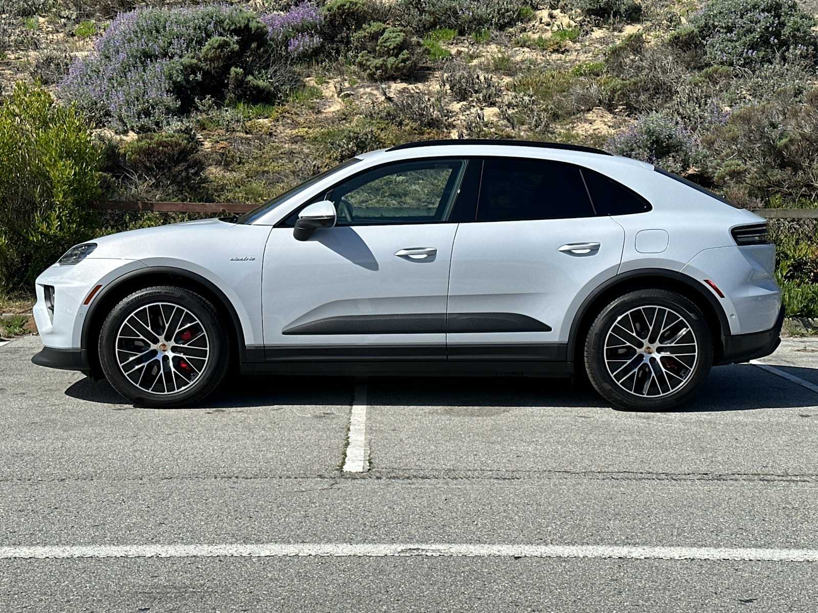Thumbnail: 2025 Porsche Macan - 2