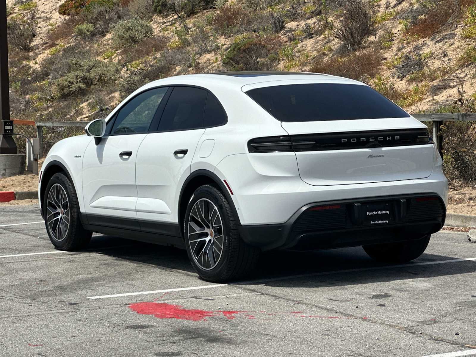 Thumbnail: 2025 Porsche Macan - 3
