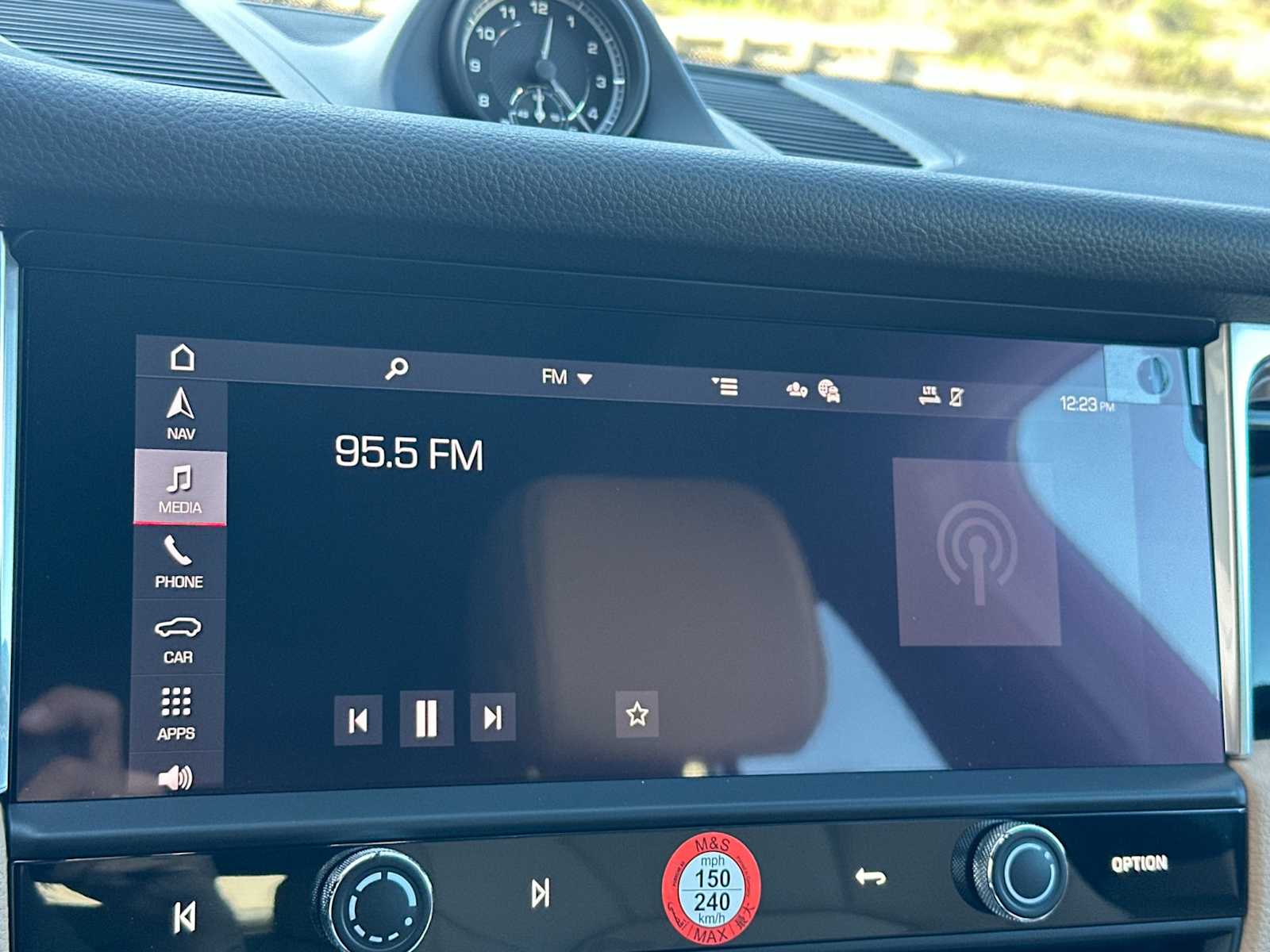 Thumbnail: 2026 Porsche Macan - 20