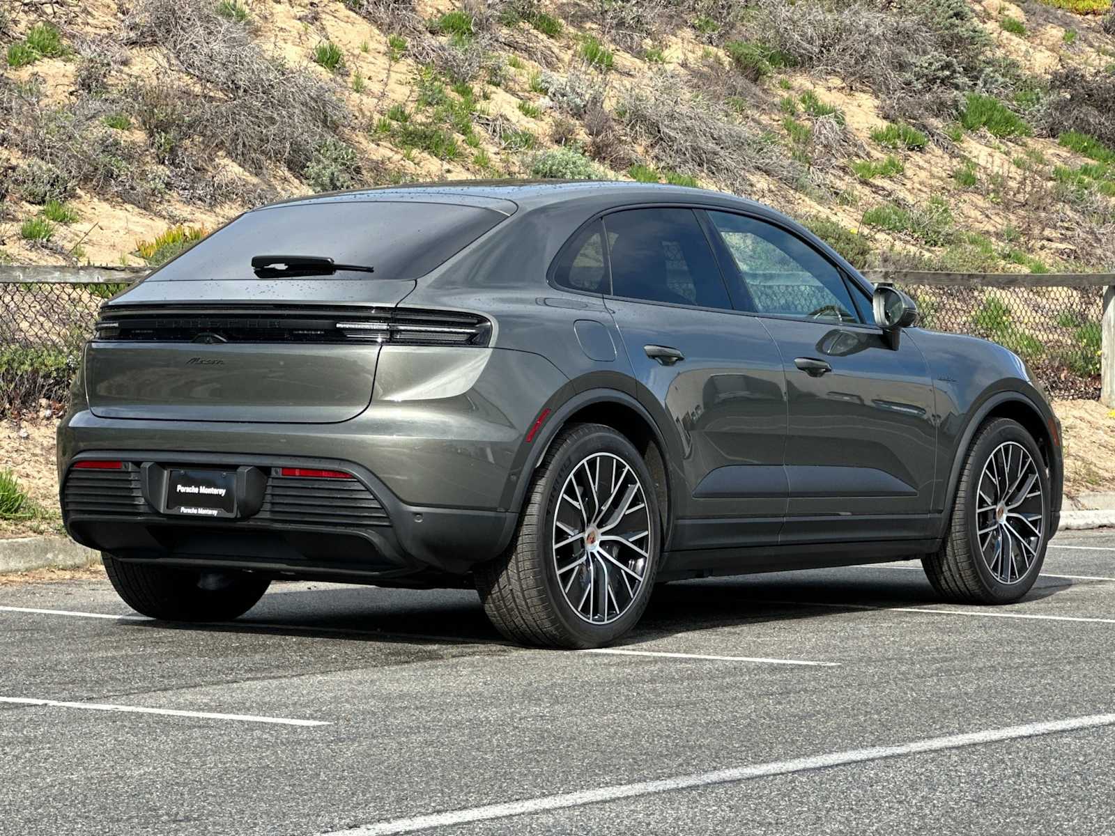 Thumbnail: 2025 Porsche Macan - 7