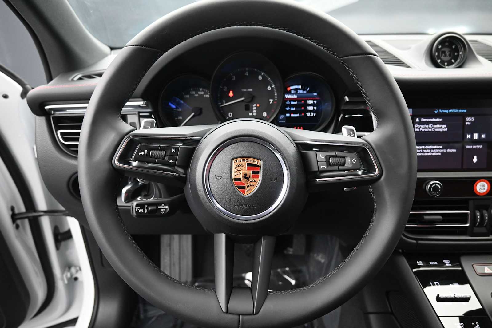 Thumbnail: 2026 Porsche Macan - 9