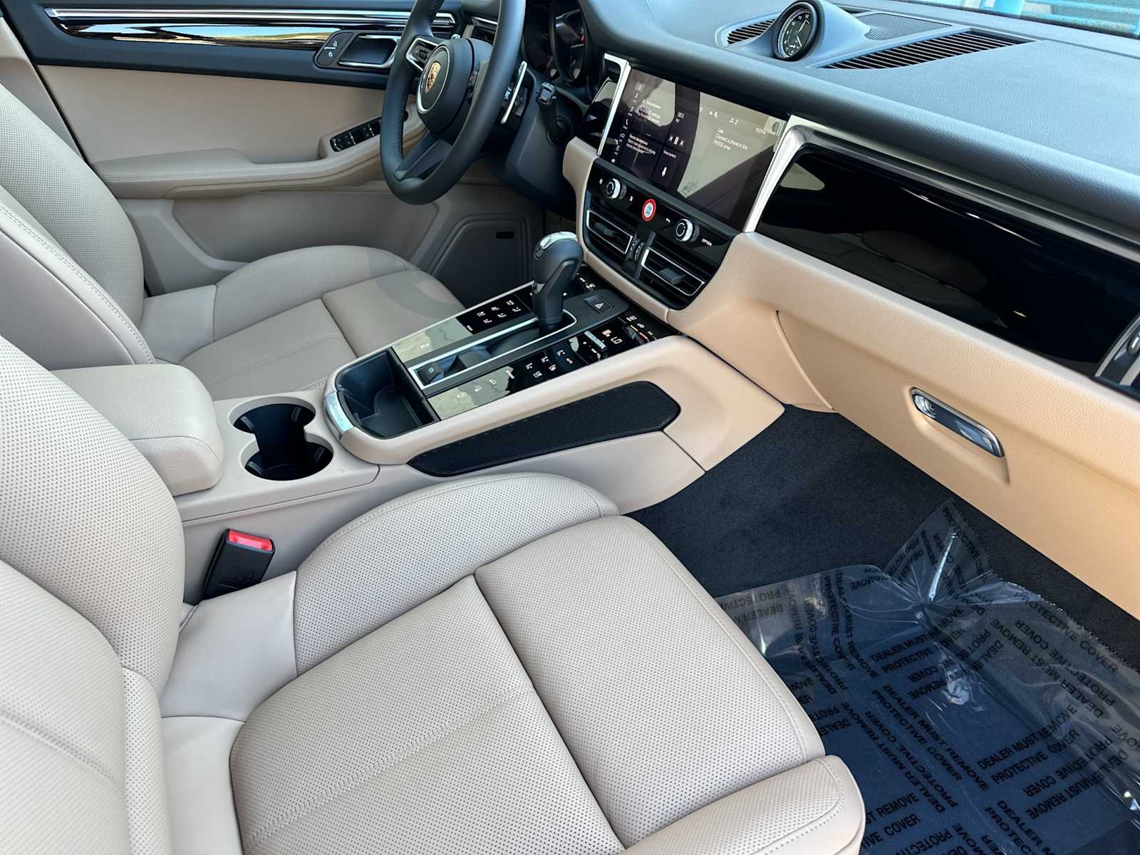 Thumbnail: 2026 Porsche Macan - 17