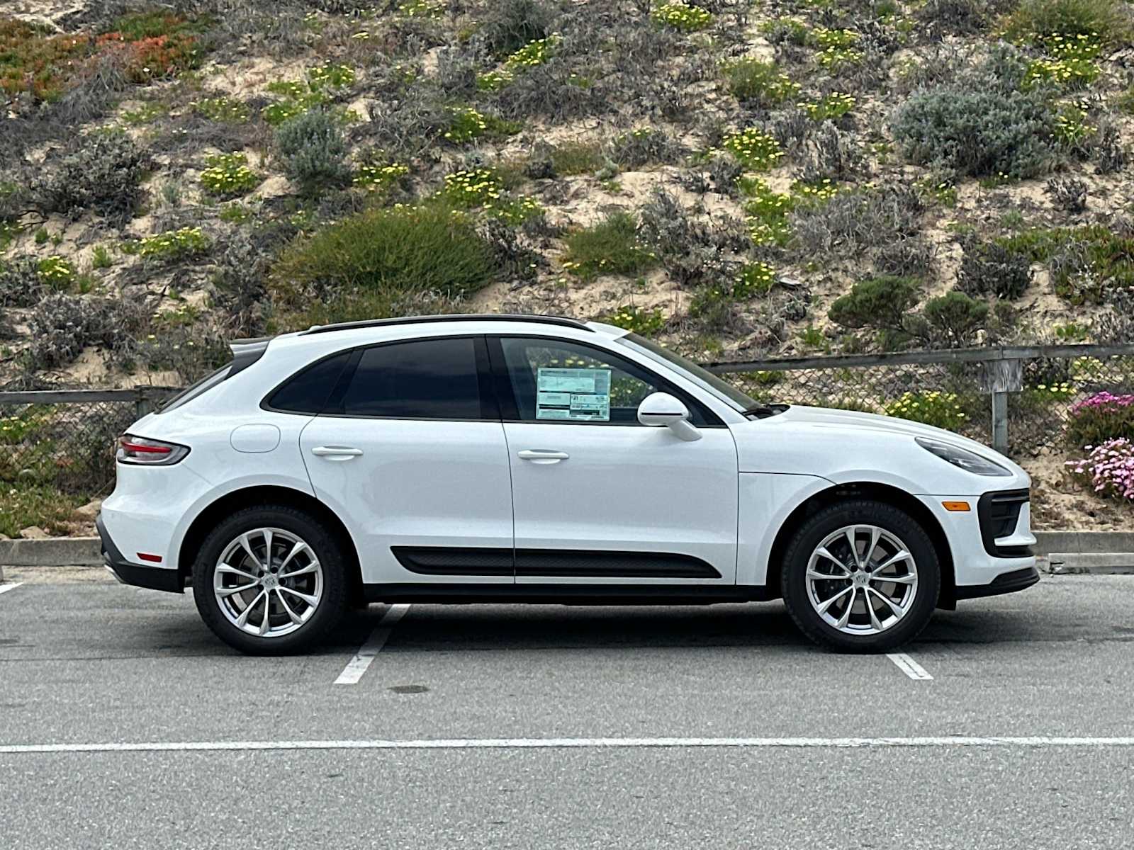 Thumbnail: 2025 Porsche Macan - 9