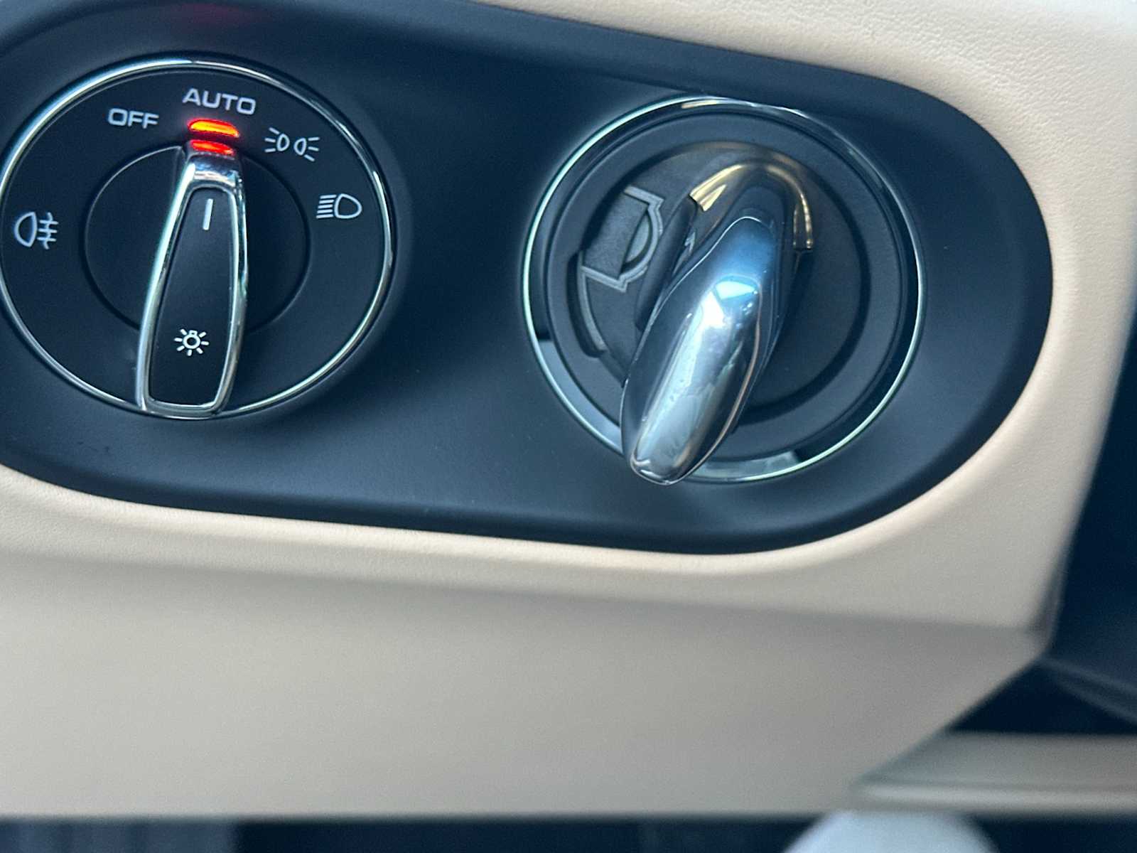 Thumbnail: 2026 Porsche Macan - 25