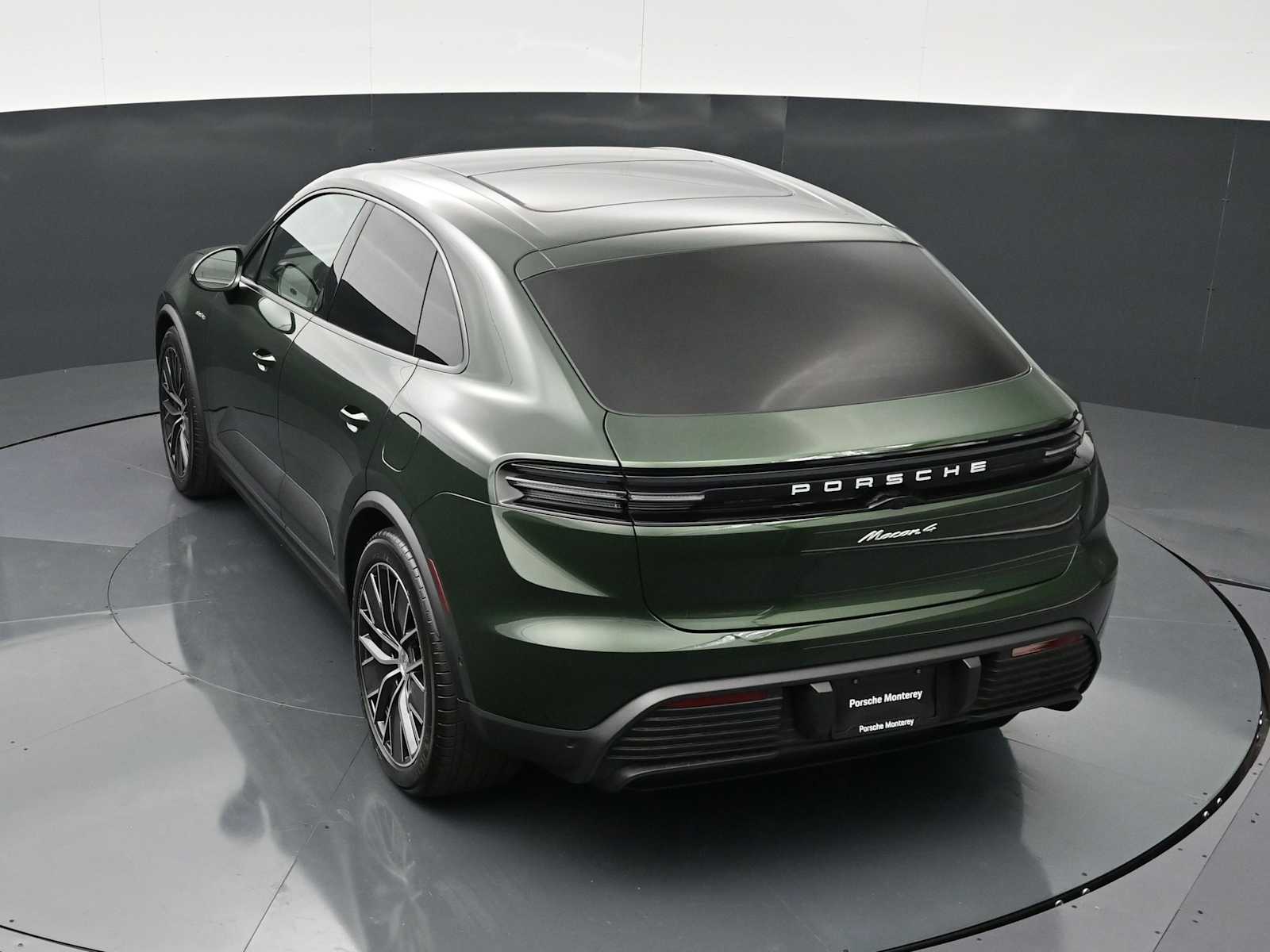 Thumbnail: 2026 Porsche Macan - 32