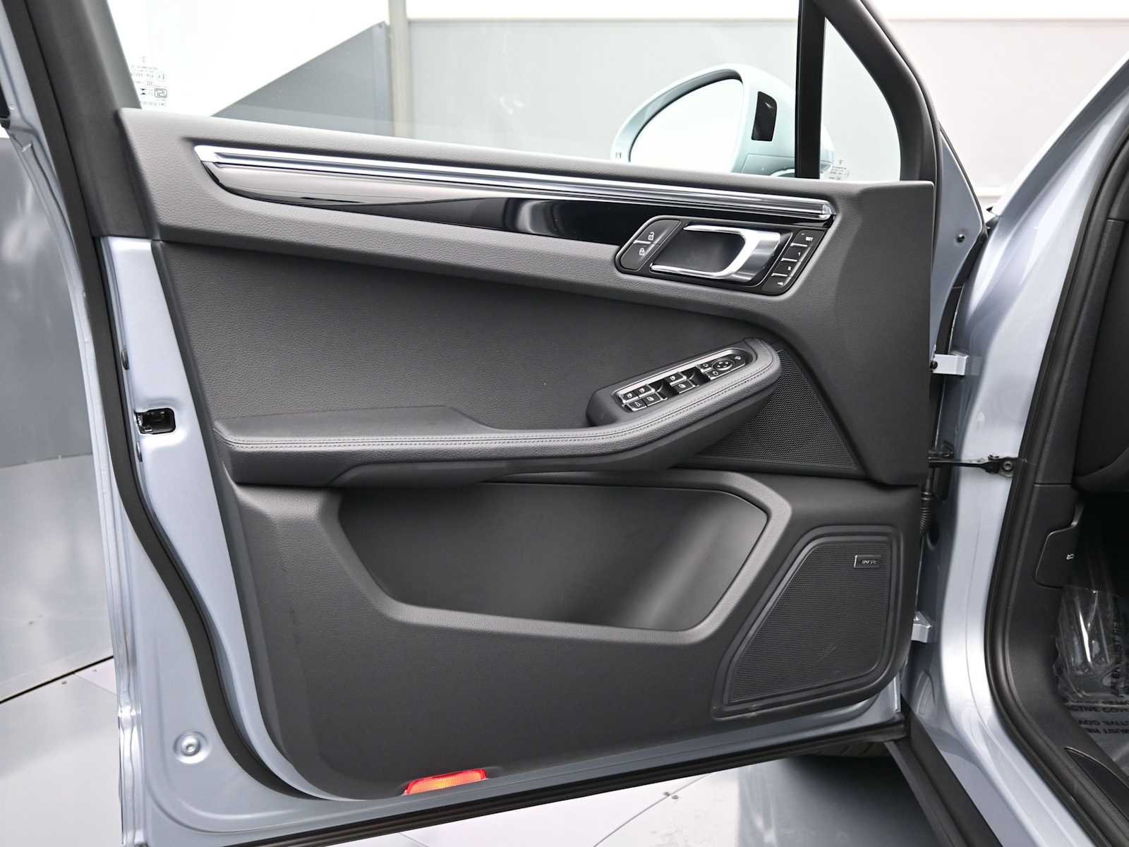 Thumbnail: 2026 Porsche Macan - 7