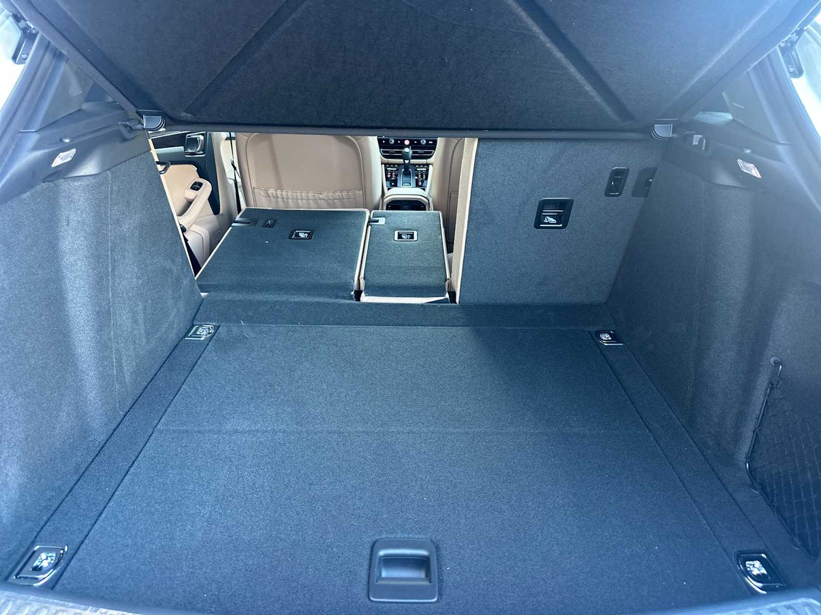 Thumbnail: 2026 Porsche Macan - 16