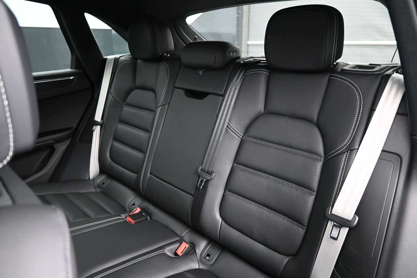 Thumbnail: 2026 Porsche Macan - 18