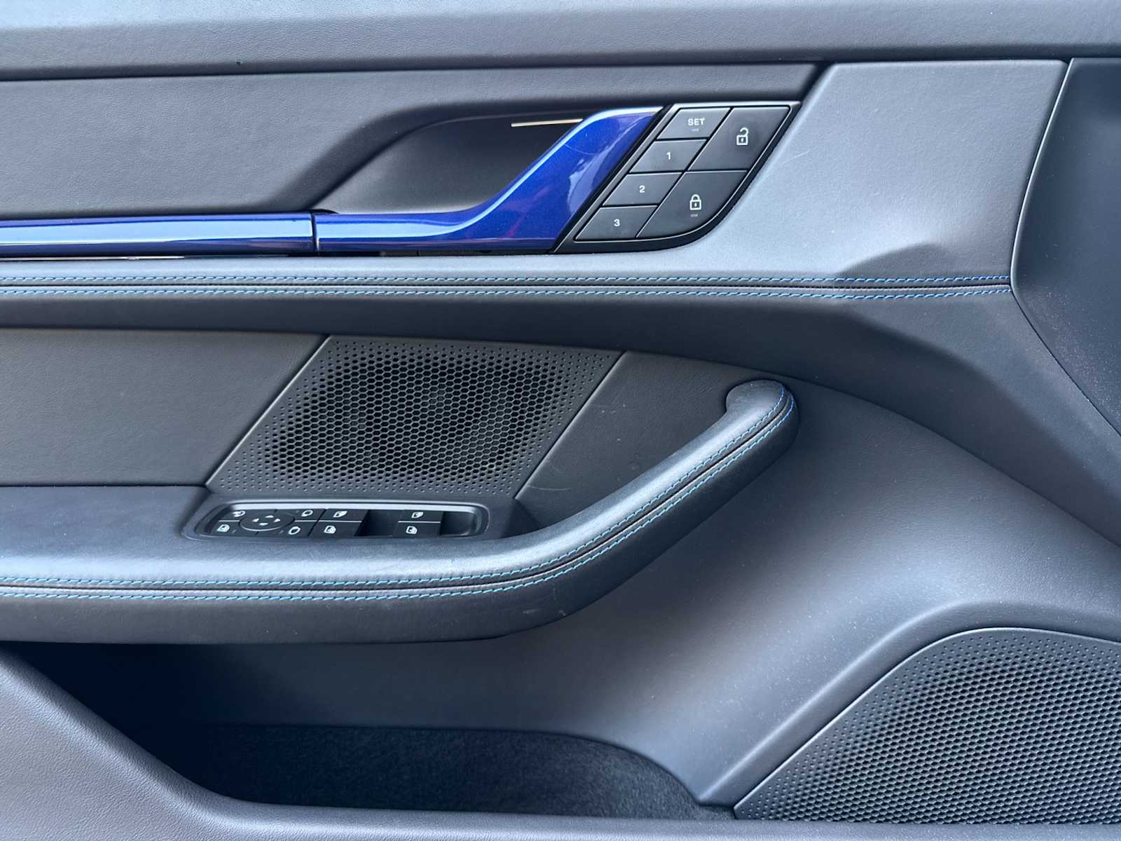 Thumbnail: 2022 Porsche Taycan - 12