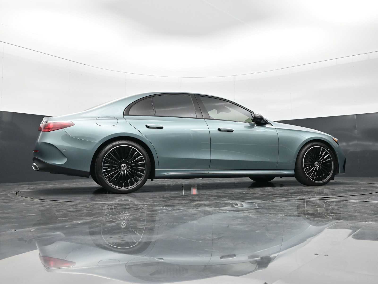 Thumbnail: 2025 Mercedes-Benz E-Class - 46