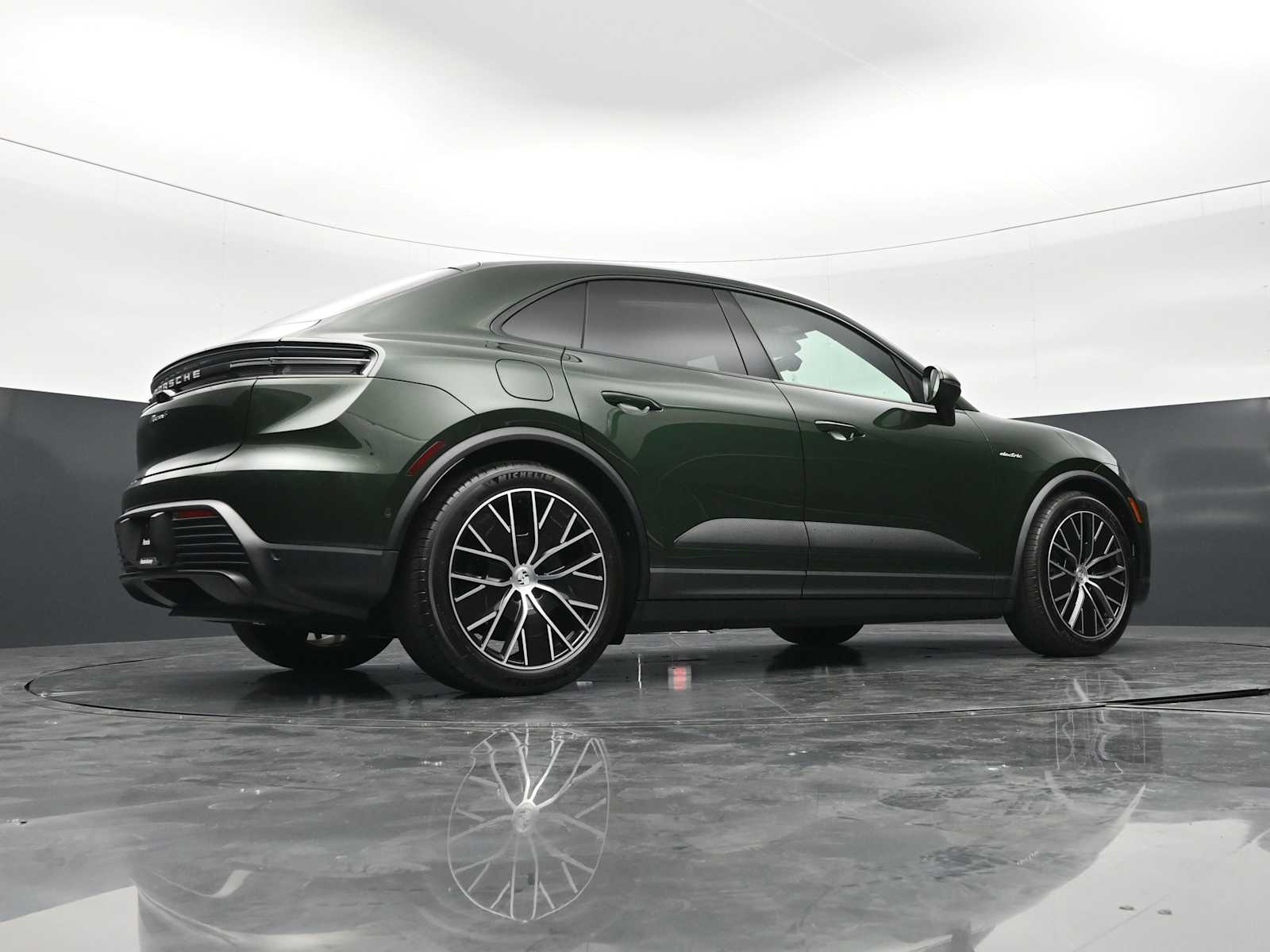 Thumbnail: 2026 Porsche Macan - 42