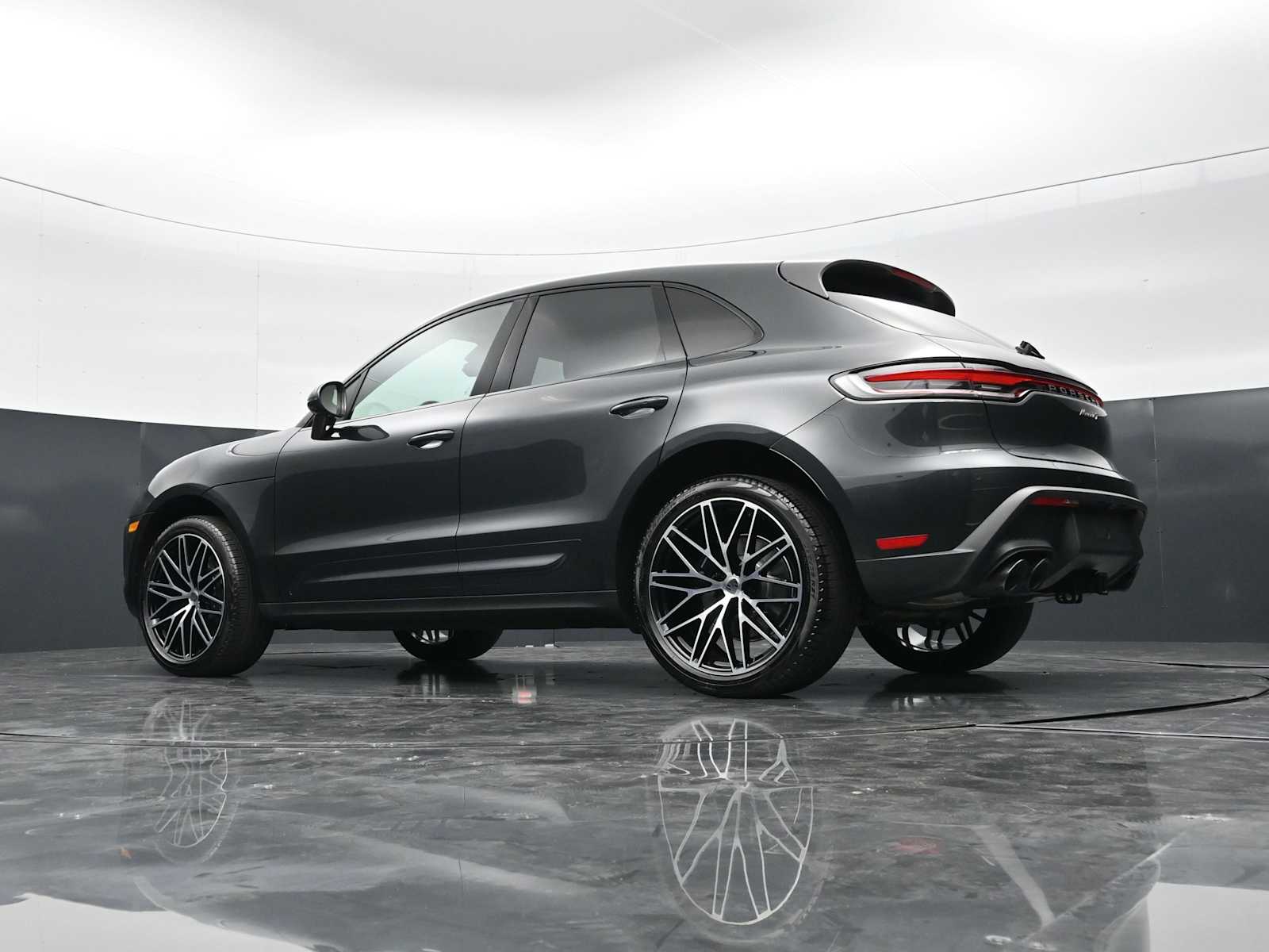 Thumbnail: 2025 Porsche Macan - 40
